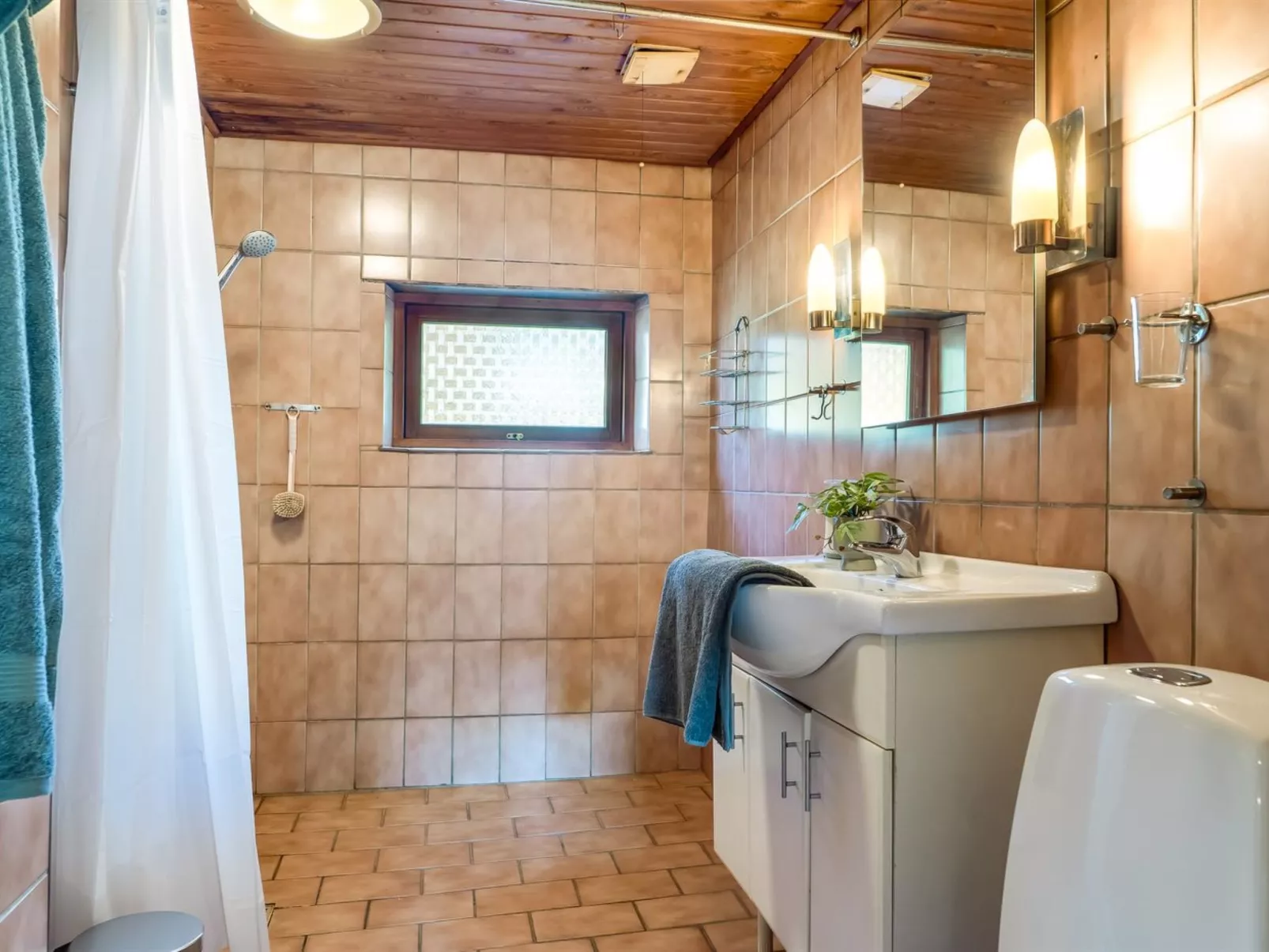 "Eiko" - 400m to the fjord-Binnen