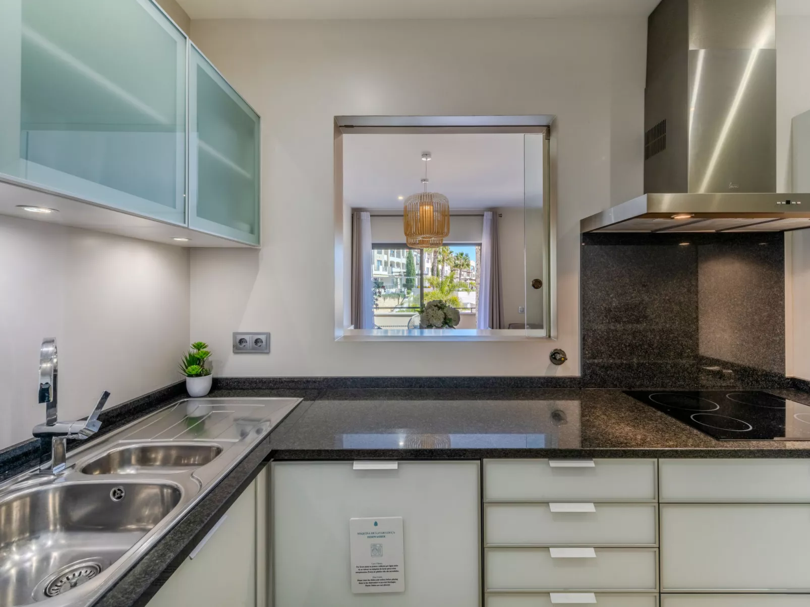 Pine Hills Diadema-Binnen