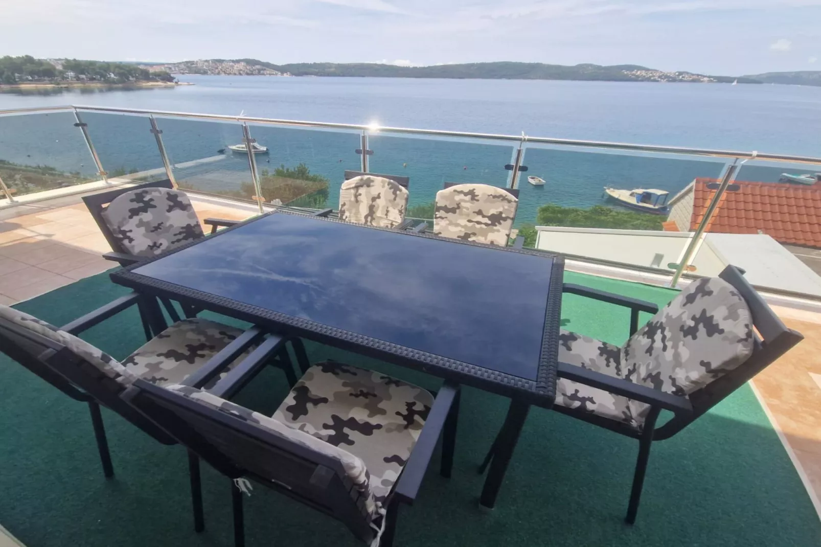 Three-Bedroom Apartment With Sea View A2-Terrasbalkon