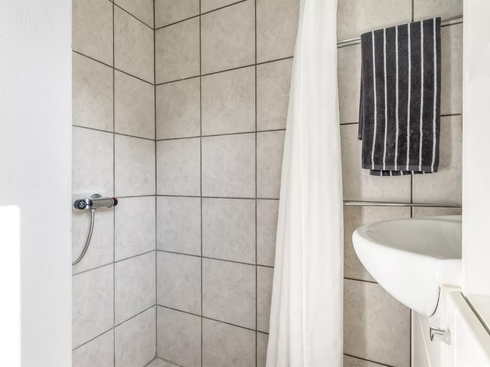 "Alpi" - 270m from the sea-Binnen