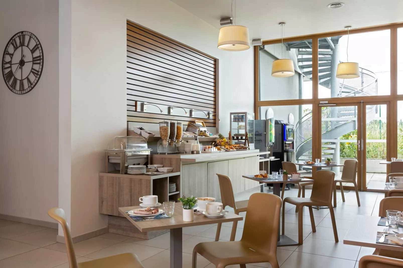 NEHÔ SUITES PORTE DE GENEVE - Triple Room-Faciliteiten