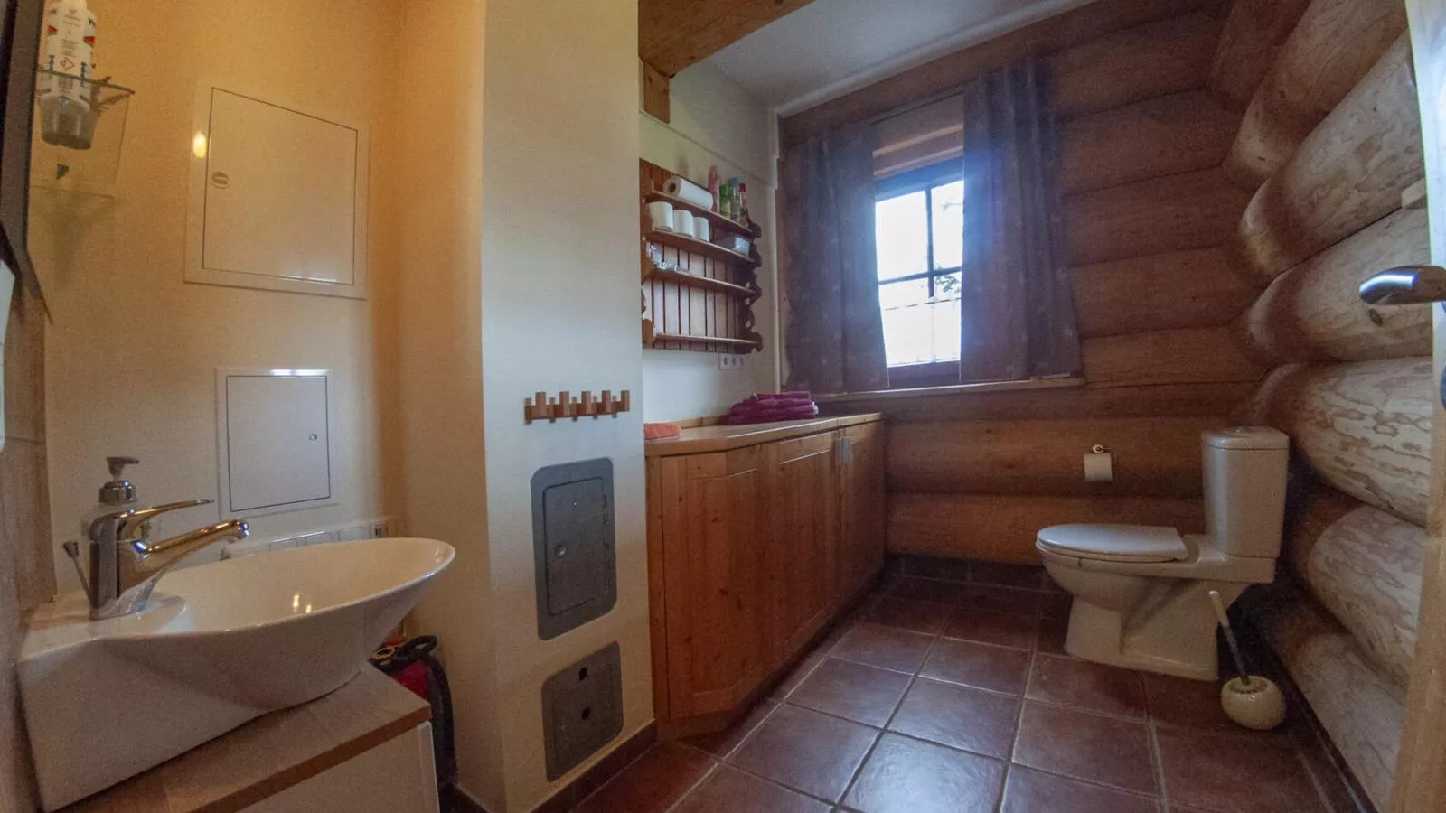 Naturstammhaus-Badkamer