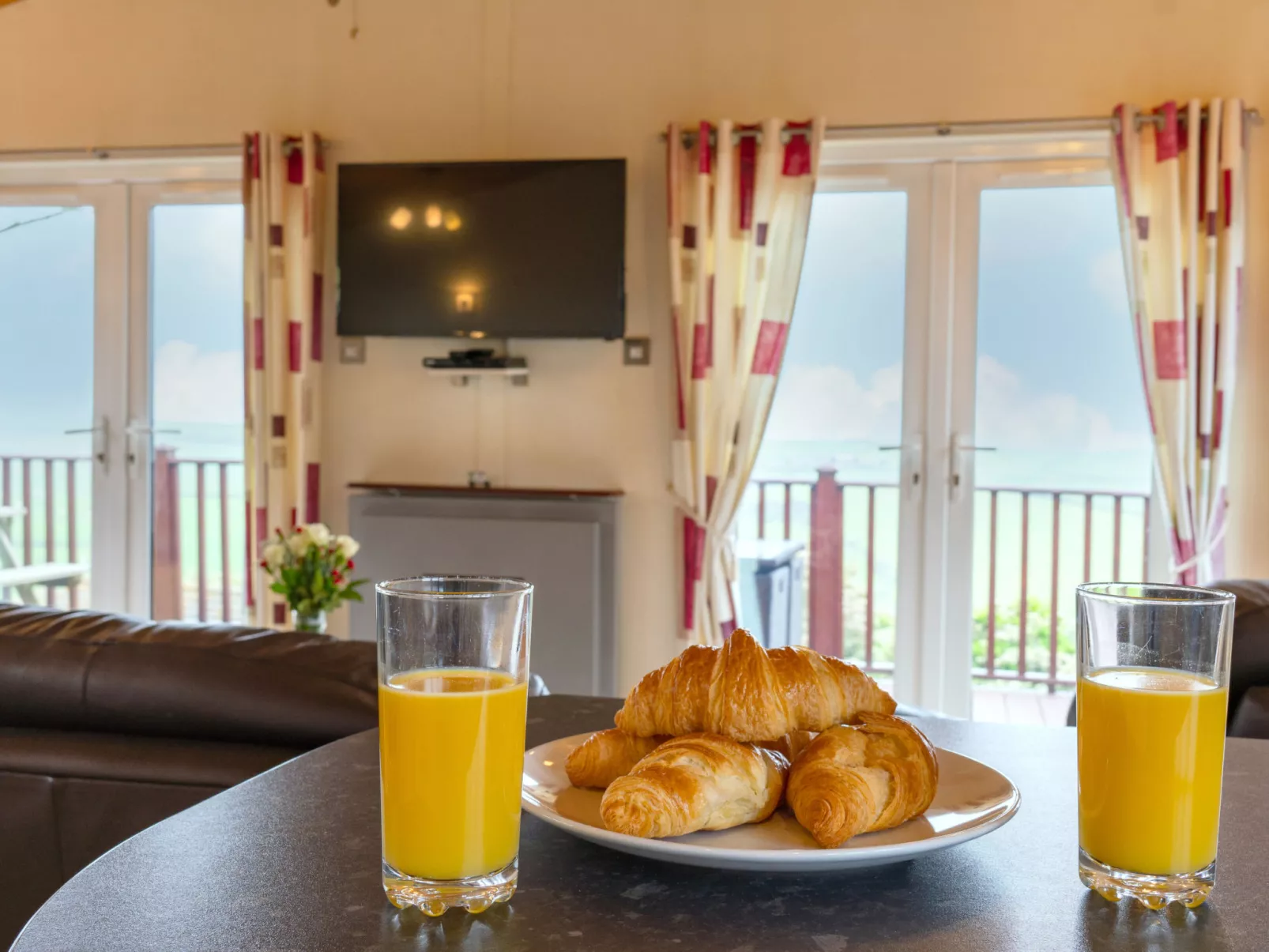 Whitsand Bay Lodge-Binnen