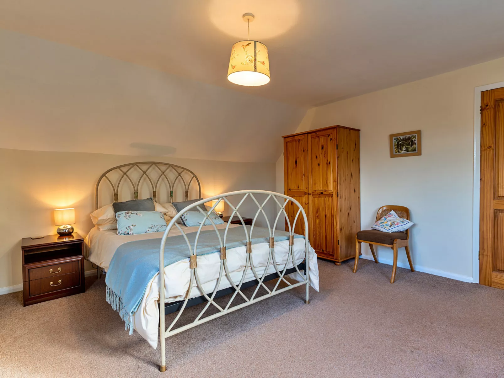 Glebe Cottage-Binnen