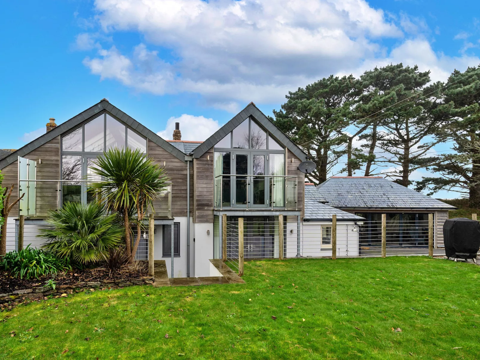 Dingles Cottage-Buiten