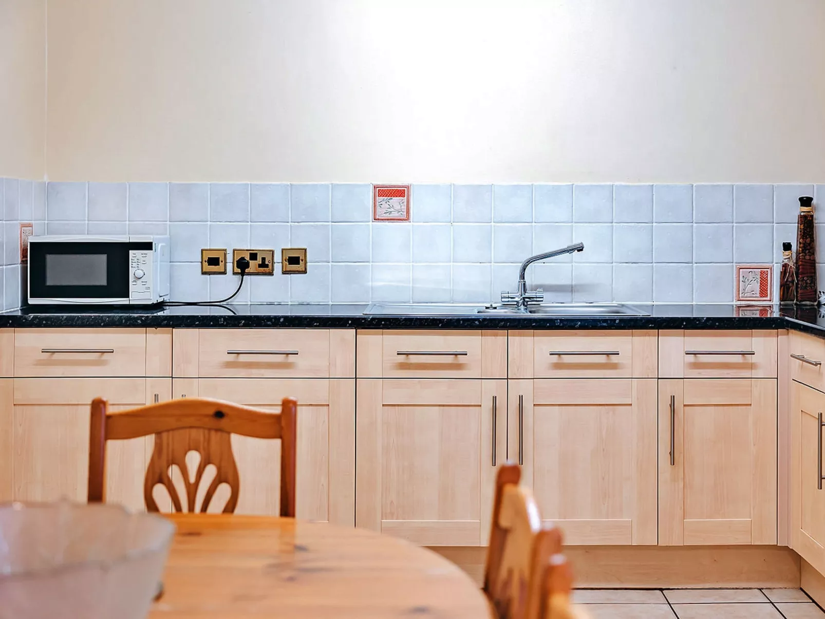 Netley Hall - Honeysuckle-Binnen