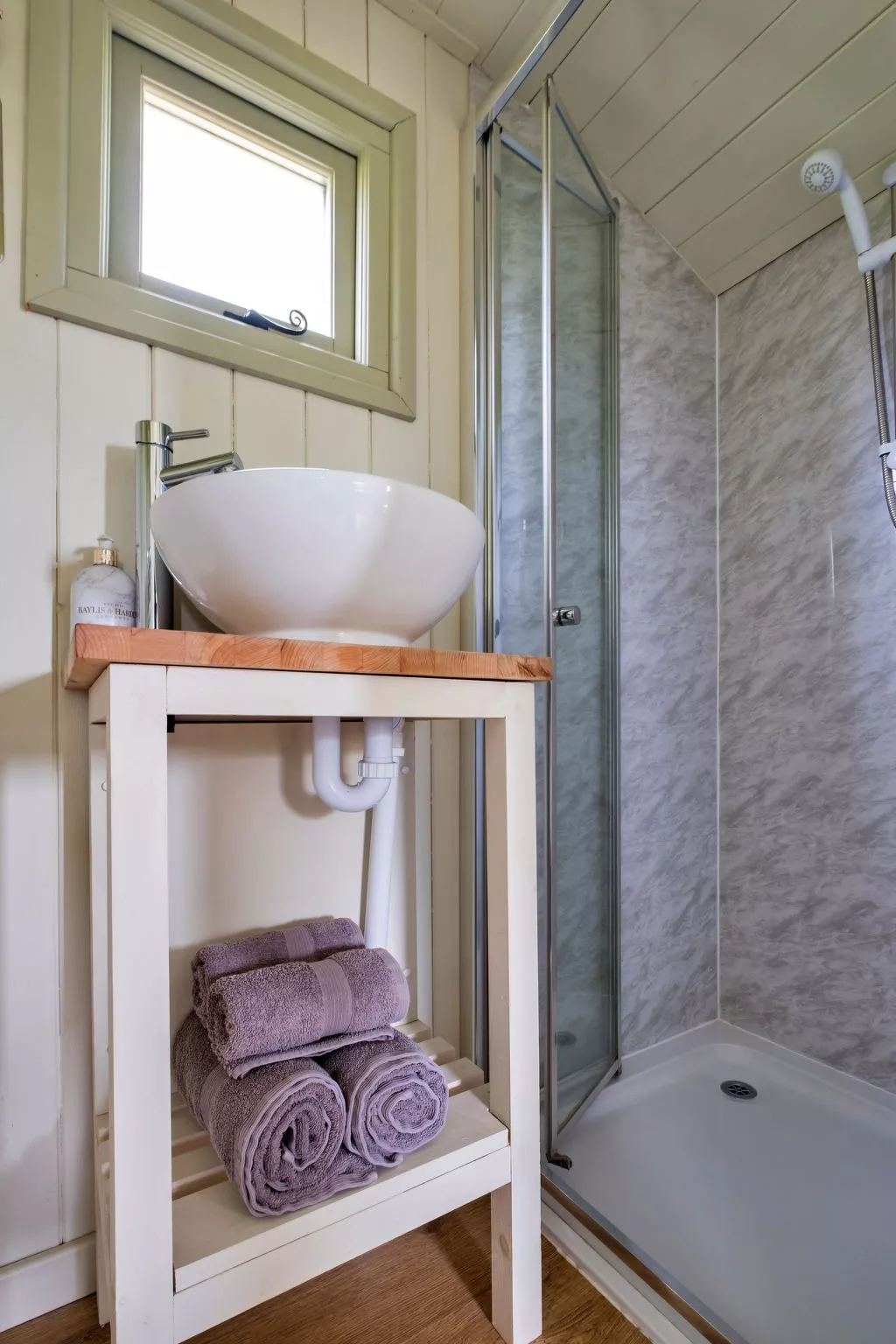 Hay and Hedgerow Glamping-Binnen