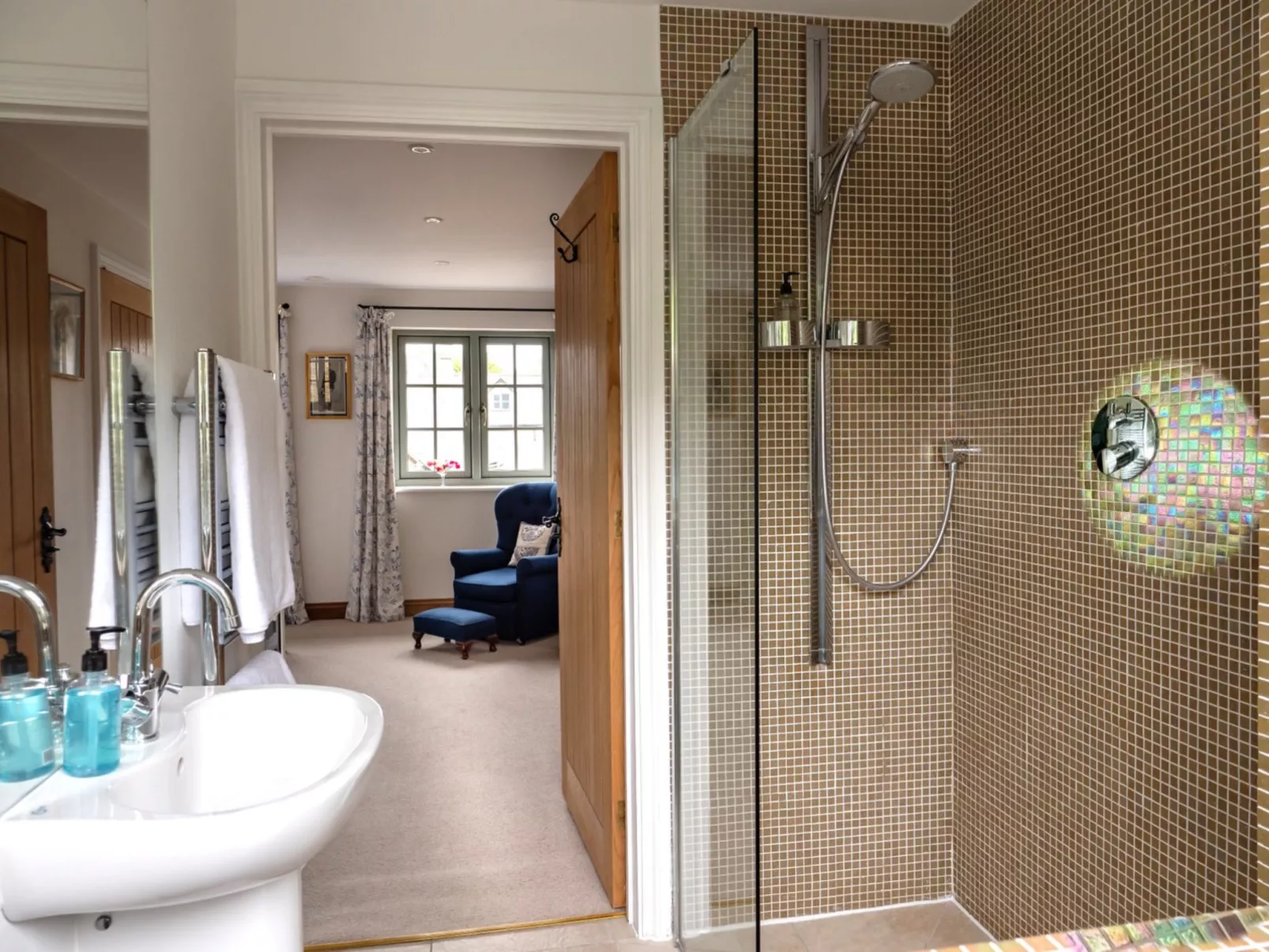 Ryeworth Cottage-Binnen