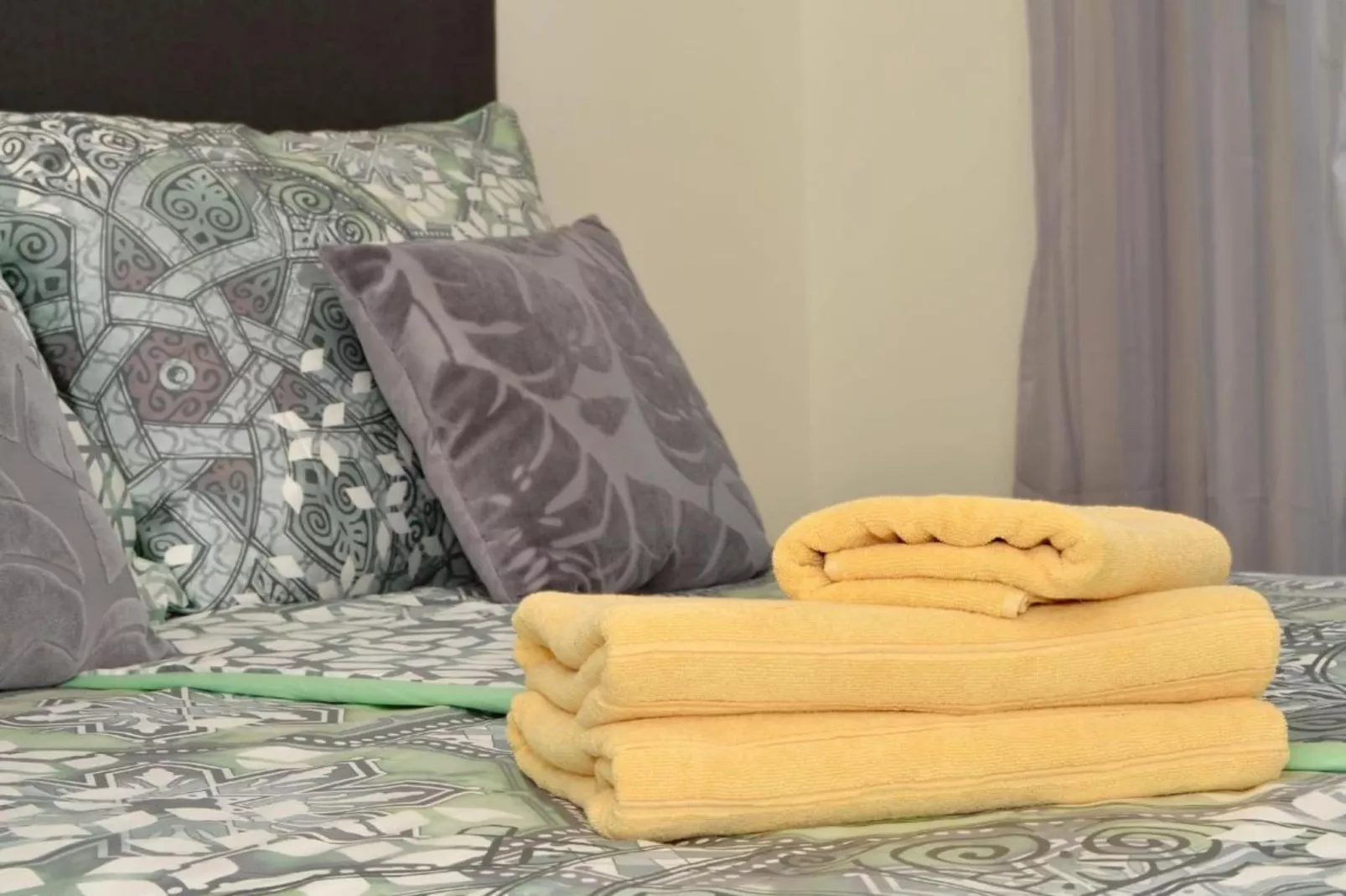 Apartment Sunshine Trogir - Three Bedroom Apartment with Balcony-Slaapkamer