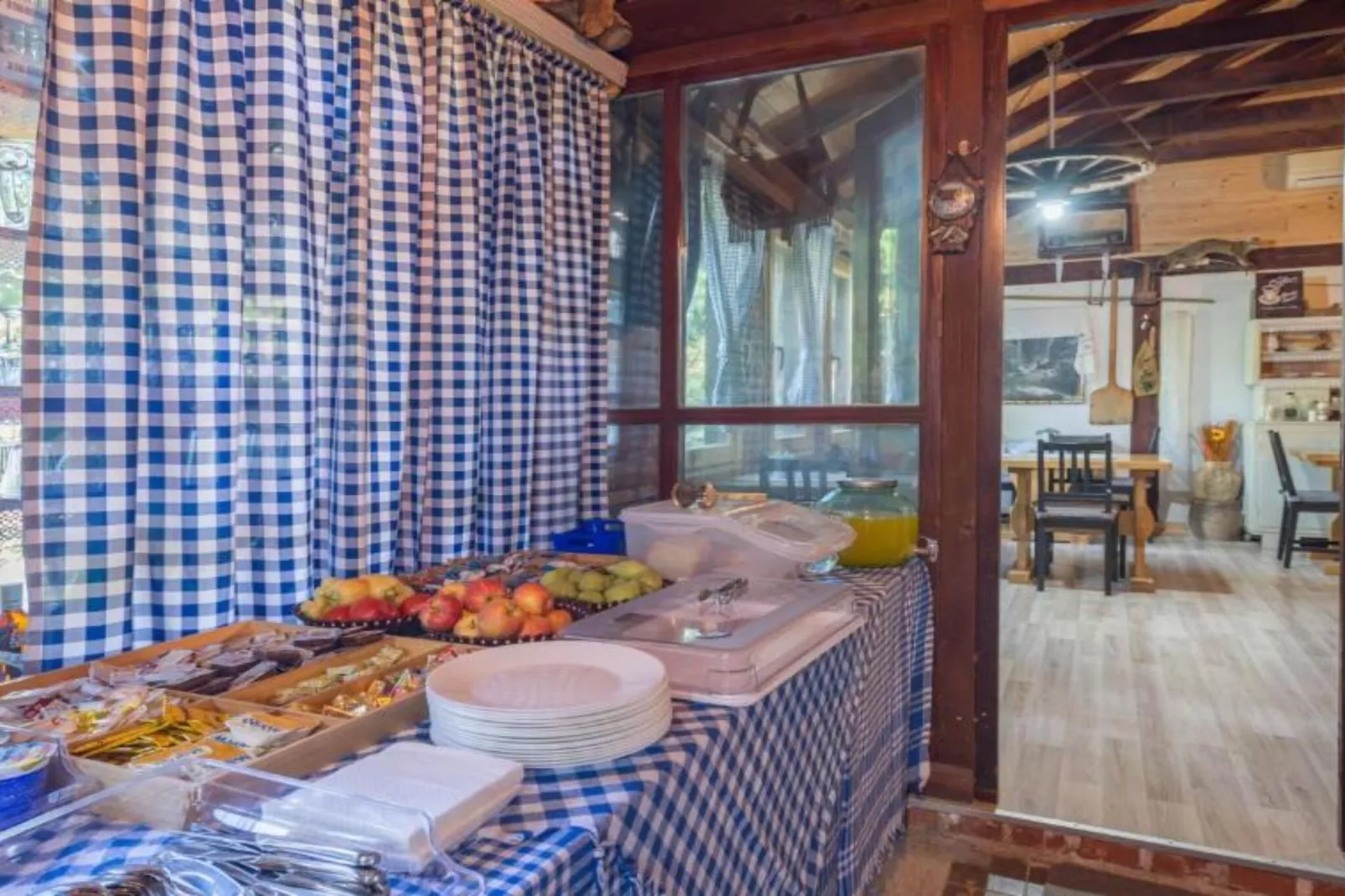 Villa Rubčić - Double room with Terrace and Poold View - (8)-Binnen