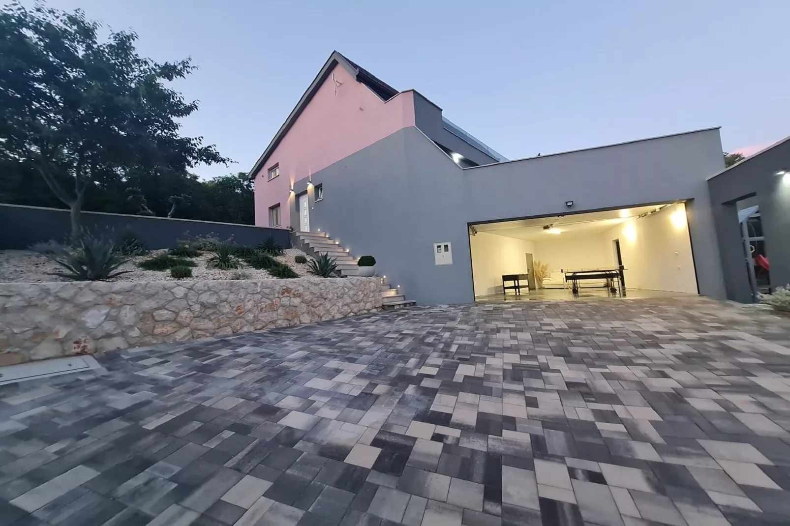 Four - Bedroom Villa-Buitenlucht