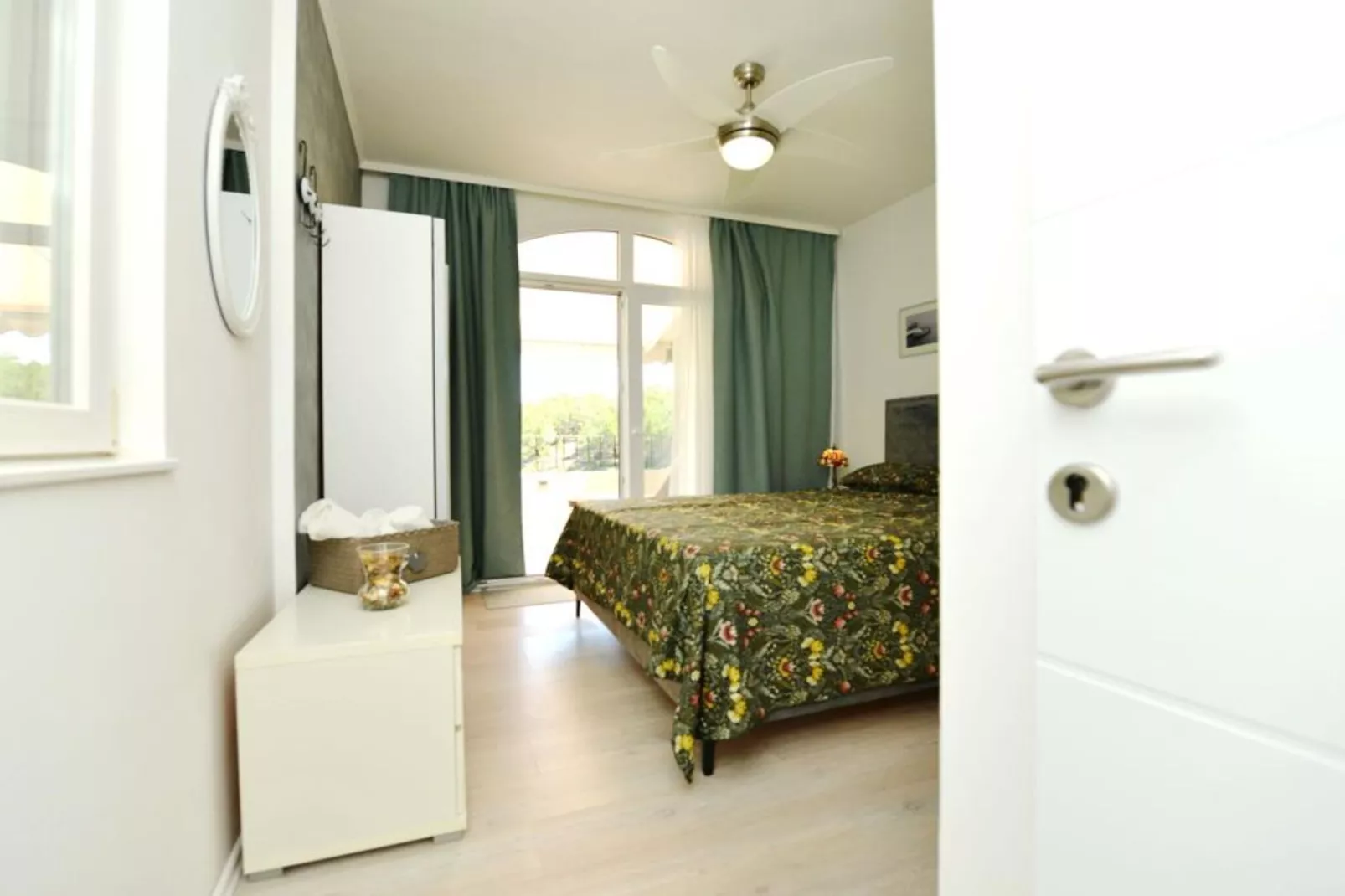Two-Bedroom Apartment (Kadulja)-Slaapkamer