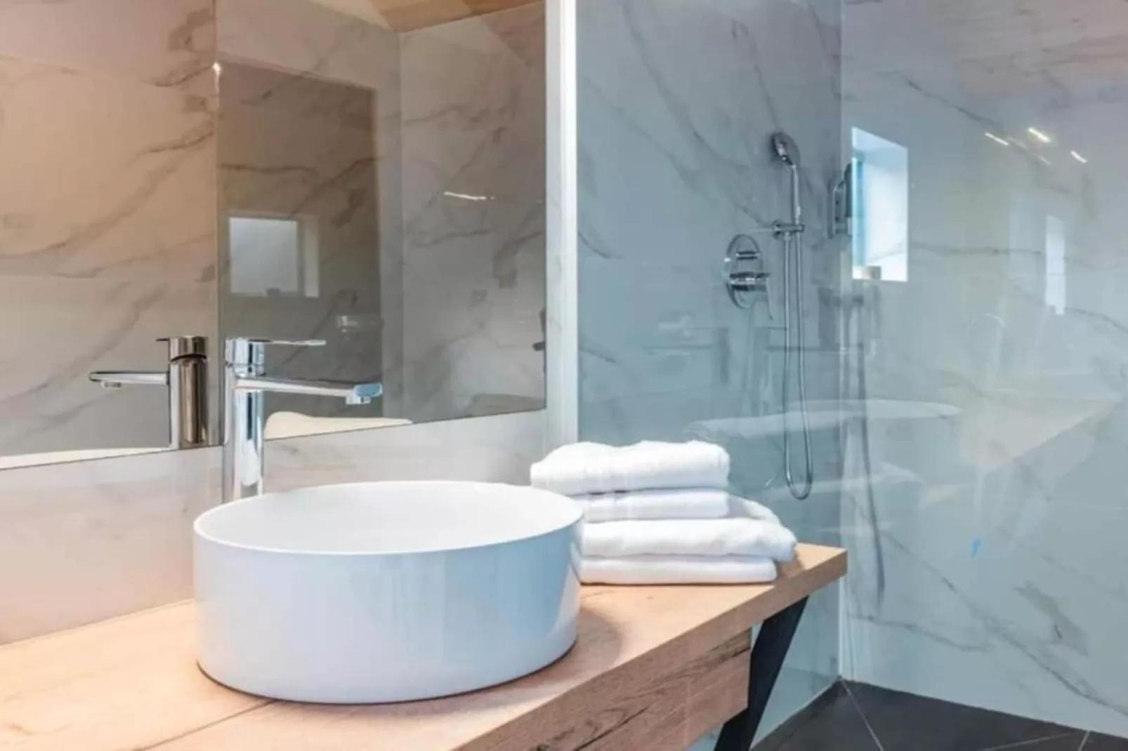 Halicanum Glamping Peaceful Retreat Resort 4 - Badkamer