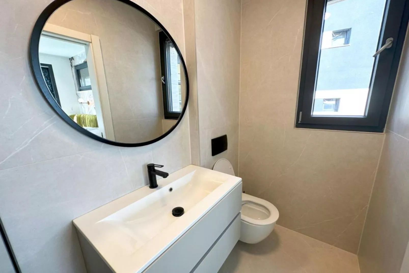 Leonarda Waterfront Residences- Three-Bedroom Penthouse with Infinity Pool (The Skyview Penthouse) - S4-Badkamer