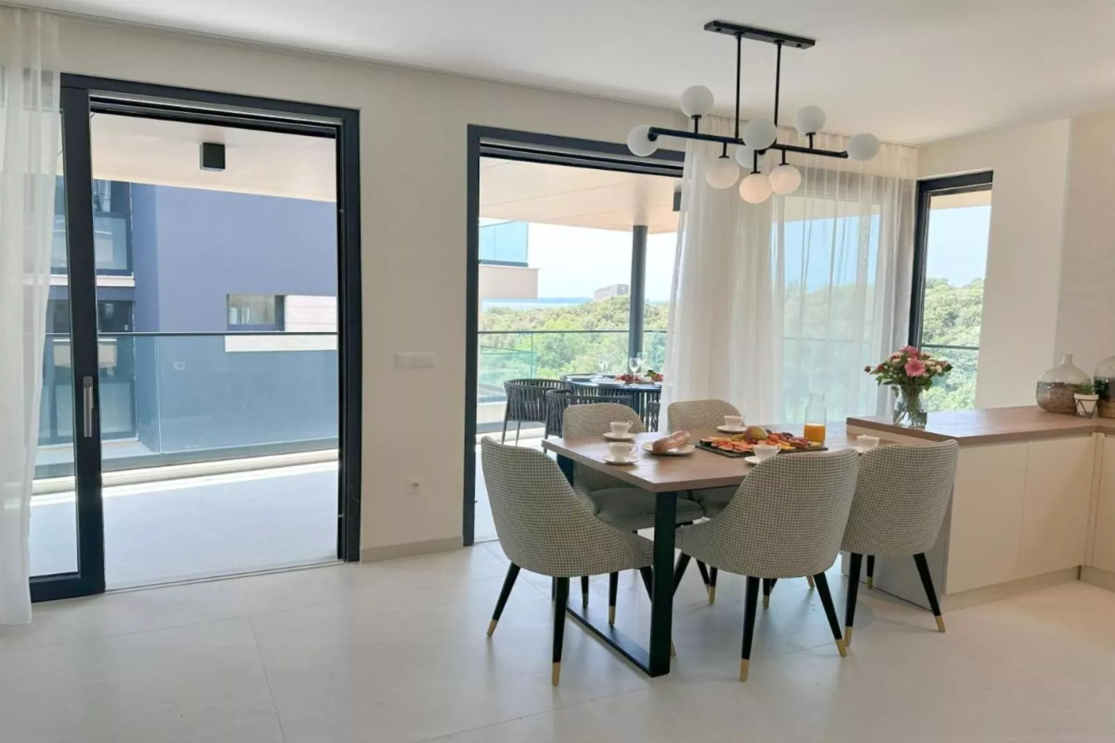 Leonarda Waterfront Residences- Three-Bedroom Penthouse  (The Riviera Three) -S3-Keuken