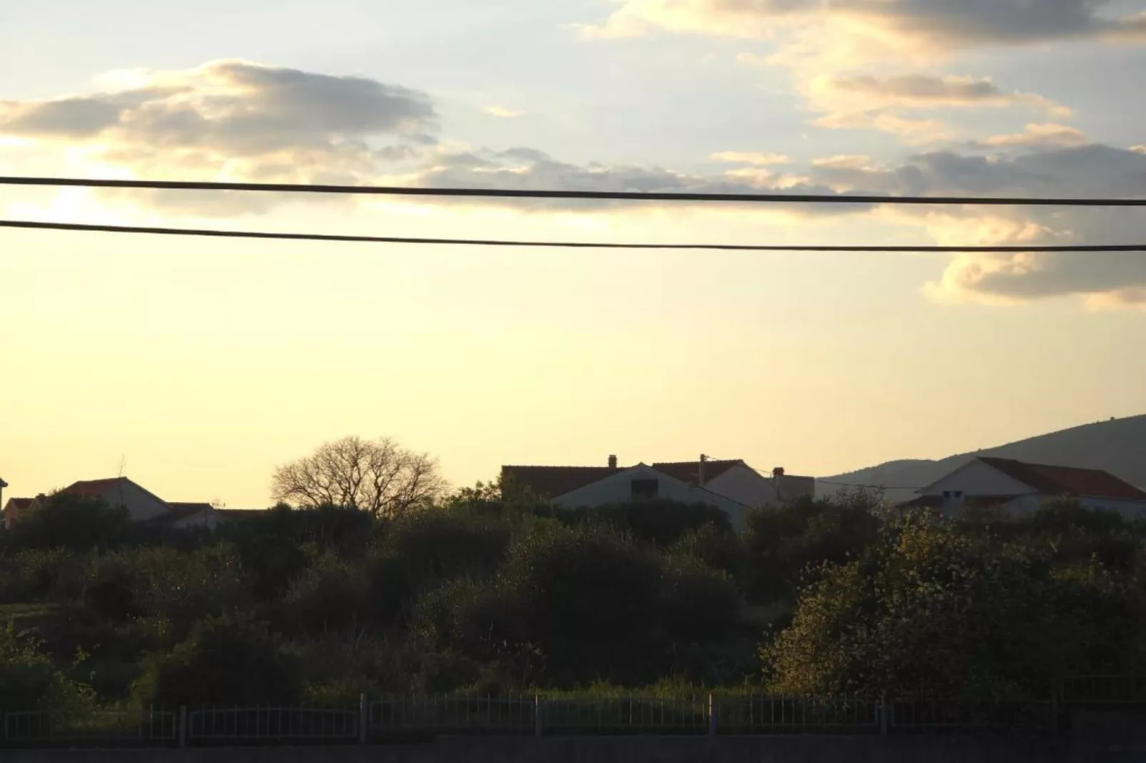 Peaceful Apartments With Style  - Two Bedroom Bedroom Apartment-Buitenlucht