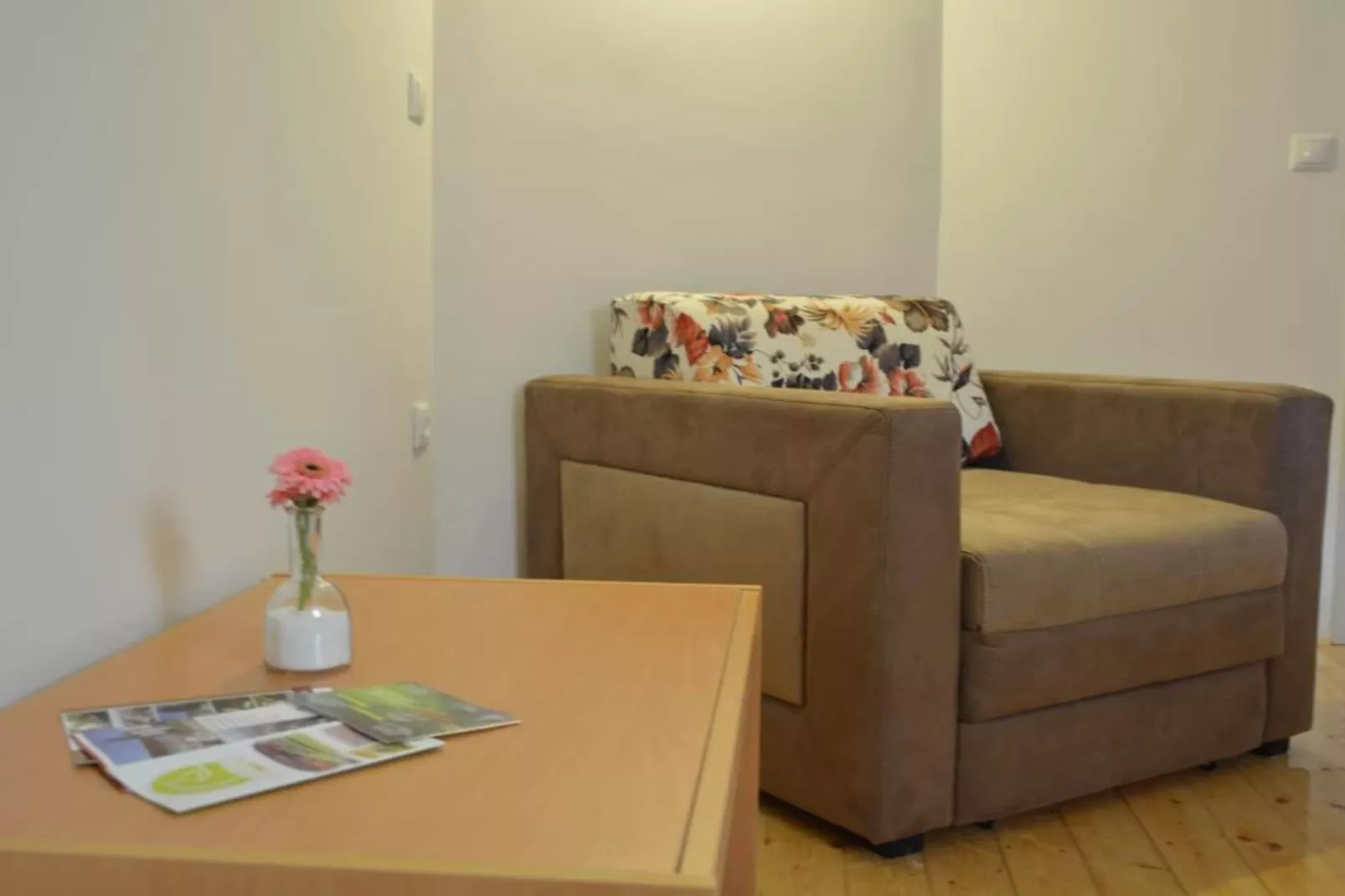 Zevnik Quiet Retreat with Stunning Views and Equestrian Activities - One Bedroom Apartment-Slaapkamer