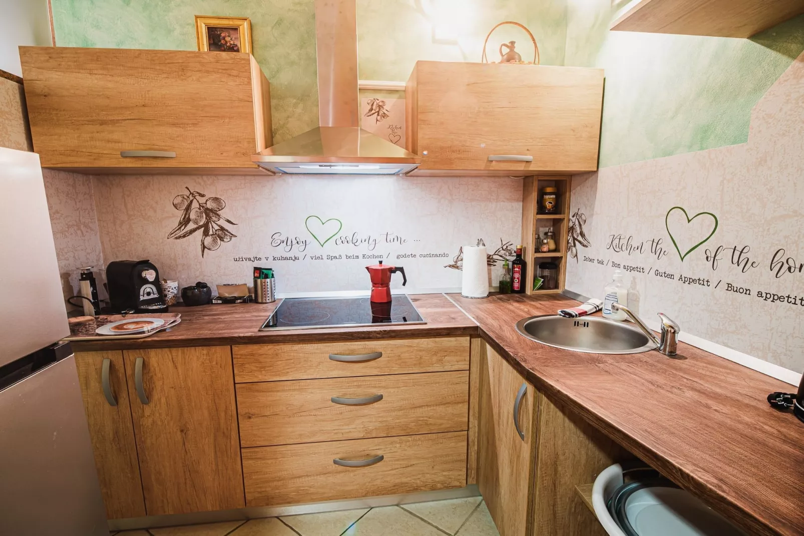 Elegant and Stylish Retreat Apartments with Terrace - Two Bedroom Apartment with Terrace-Keuken