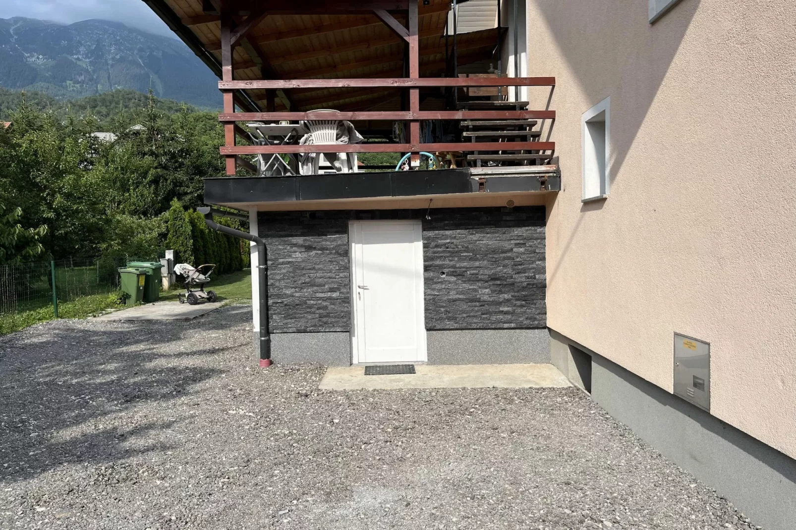 Meadow Tranquil Apartments with Evergreen Garden - Studio Apartment