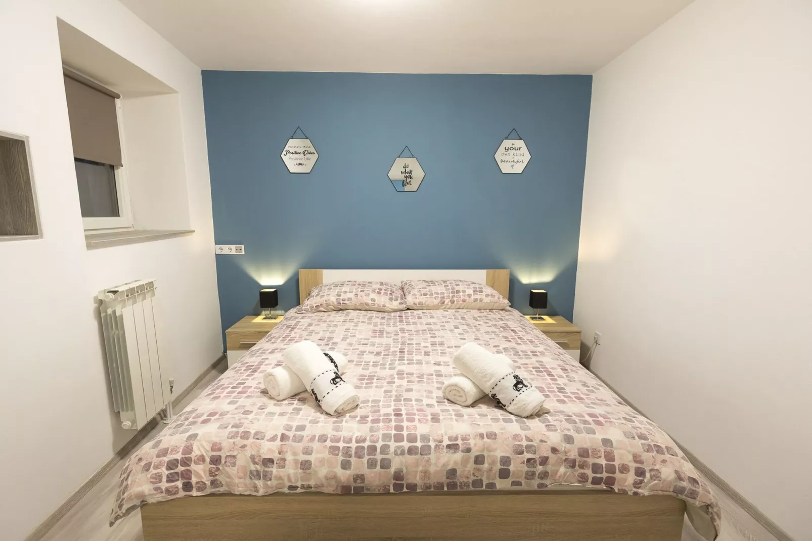 Downtown Koper Spacious Apartment with Balcony - Two Bedroom Apartment with Balcony-Slaapkamer