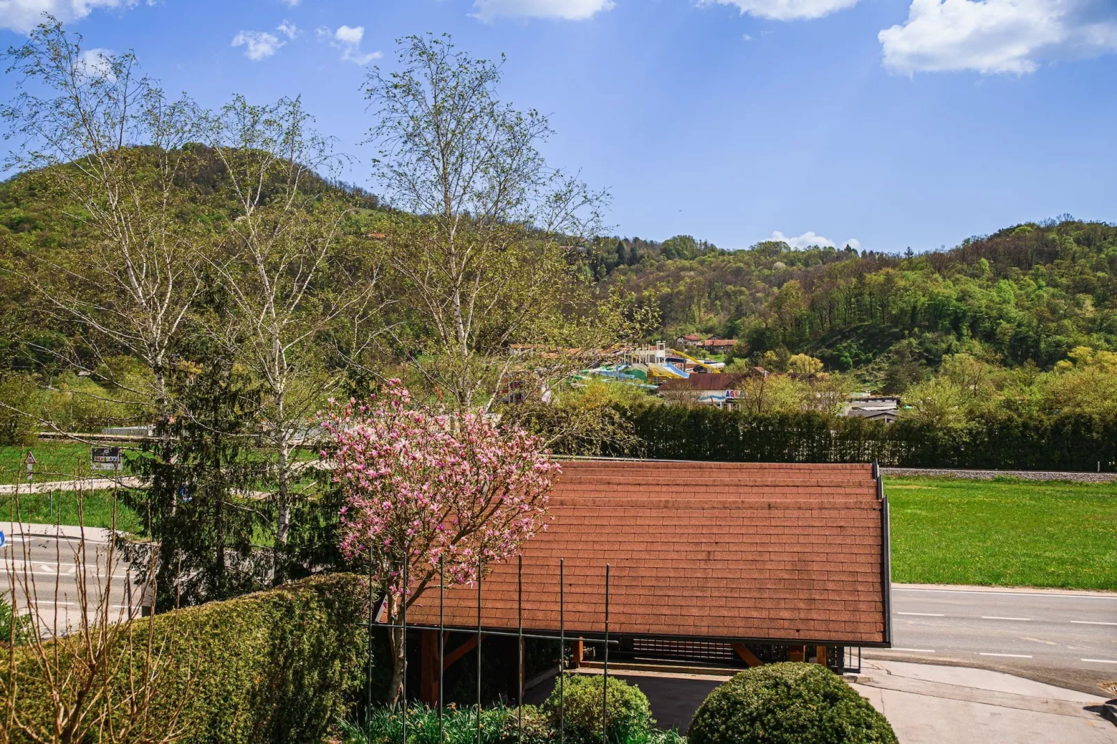 Sunny and Spacious Apartments with Terrace near Water Park - One Bedroom Apartment with Terrace-Buitenlucht