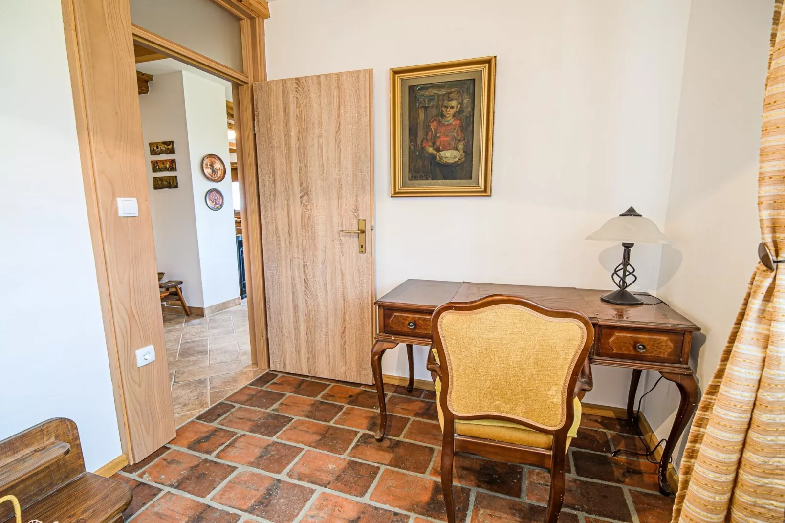 Hidden Authentic Haven Apartments - Two Bedroom Apartment with Balcony-Slaapkamer