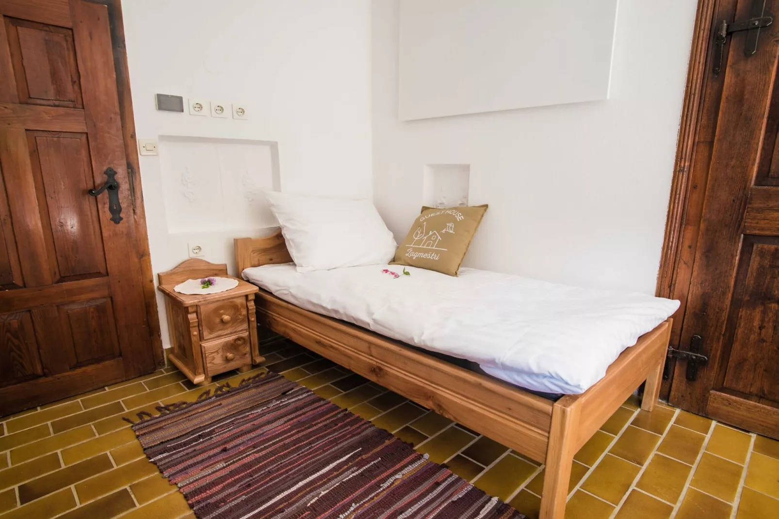 Rustic Authentic Holiday Home with Terrace and Wood Stove - Three Bedroom Holiday Home with Terrace-Slaapkamer