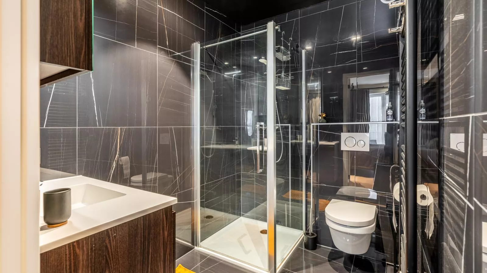 Ferrel eerste-Badkamer