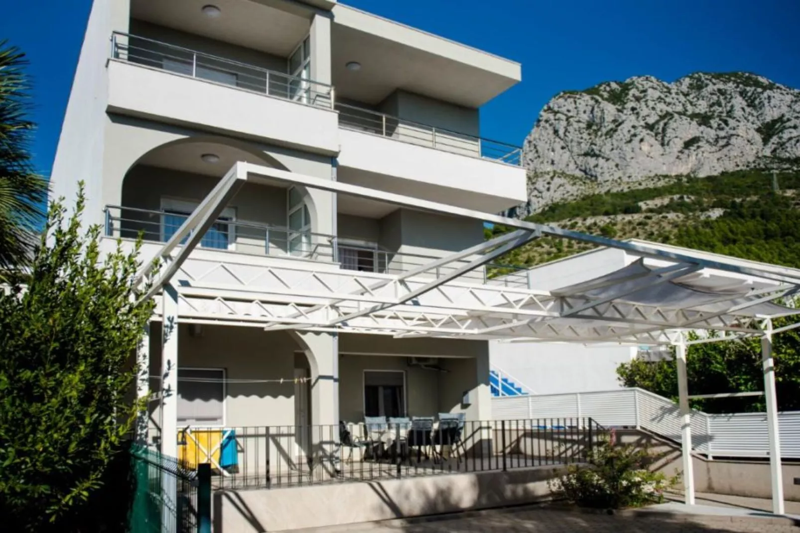 One Bedroom Apartment with sea wiev 3-Buitenlucht