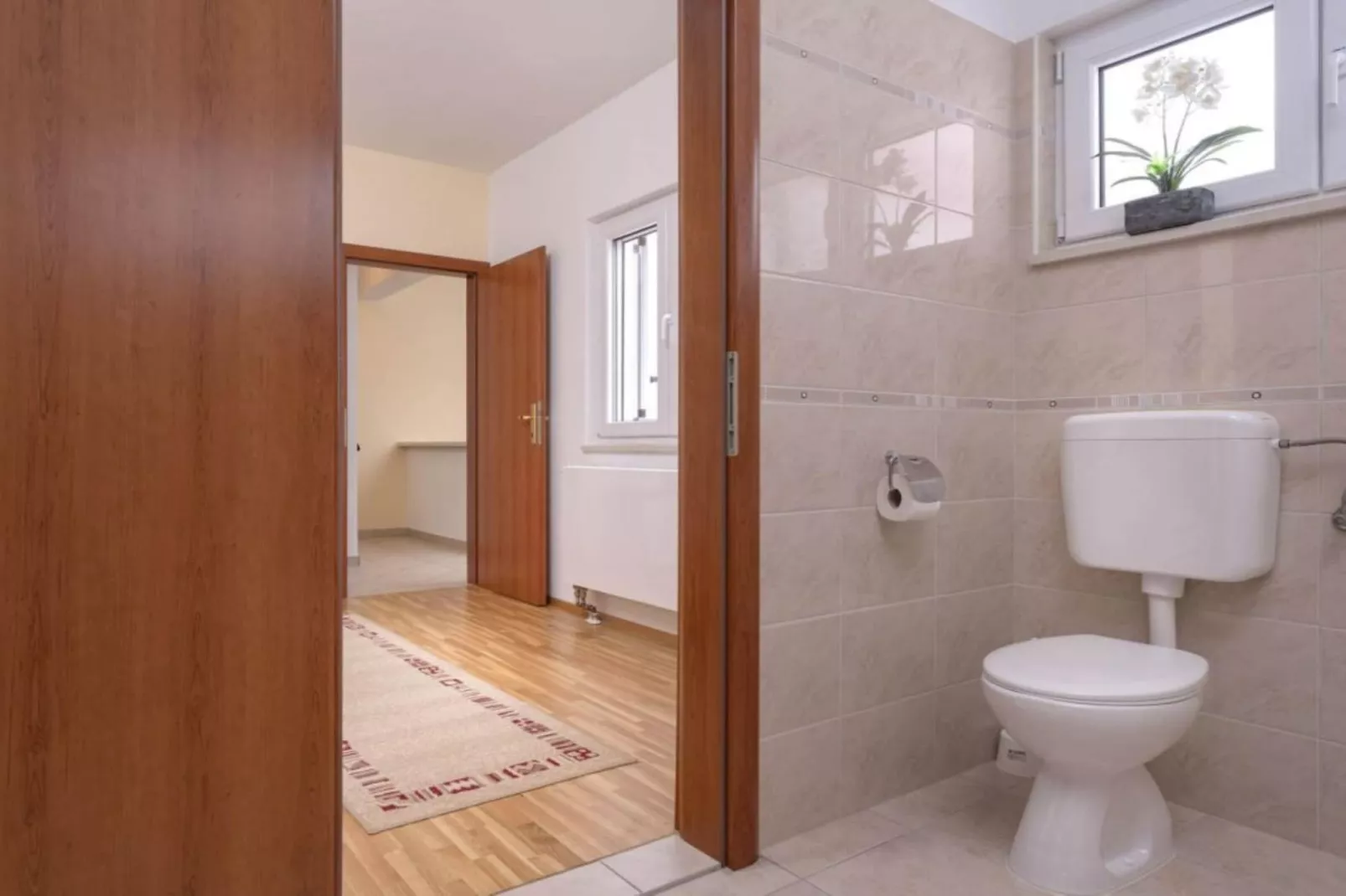 One Bedroom Apartment with Balcony 3-Badkamer