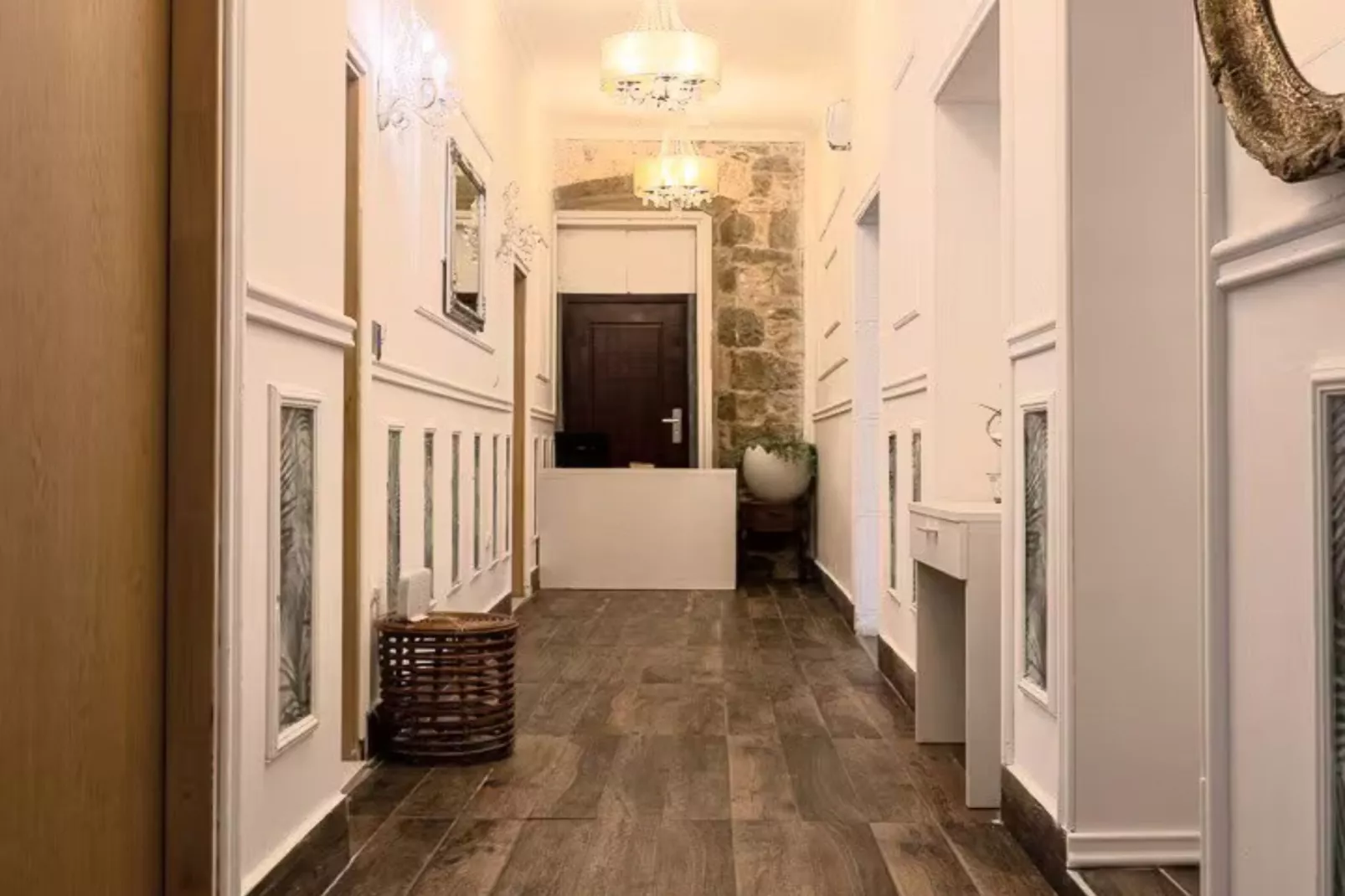 Silver Gate Rooms-Diocletian's Palace - Six-Bed Room-Binnen