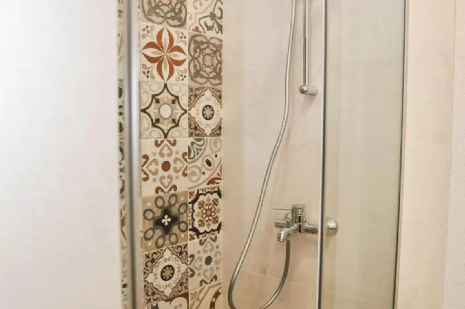 Stylish Apartment with Modern Elegance in Herceg Novi Area - Deluxe One Bedroom Apartment with Balcony-Badkamer