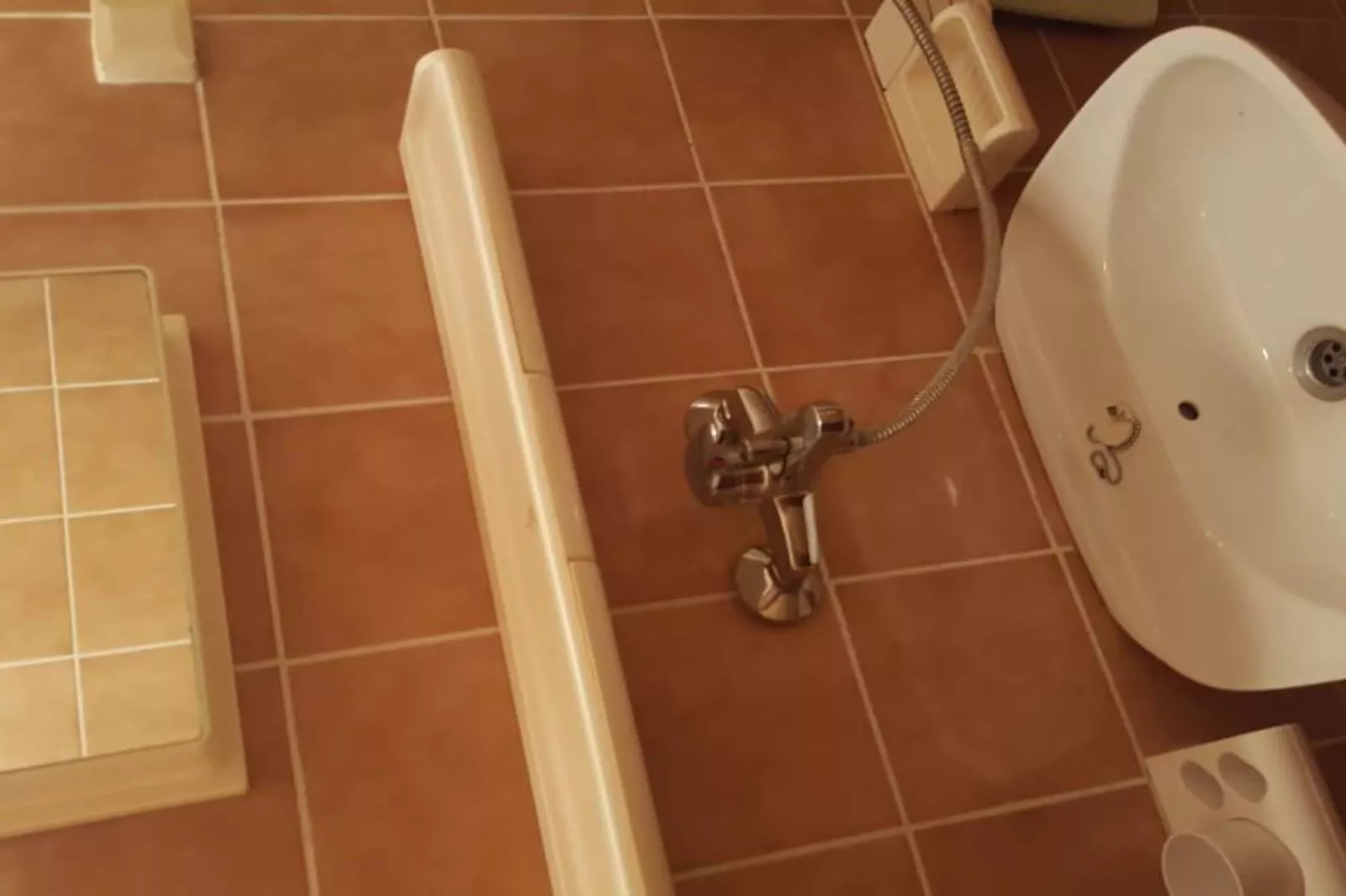 Comfortable Budva Rooms with Easy Access to Sveti Stefan - Triple Room 6-Badkamer