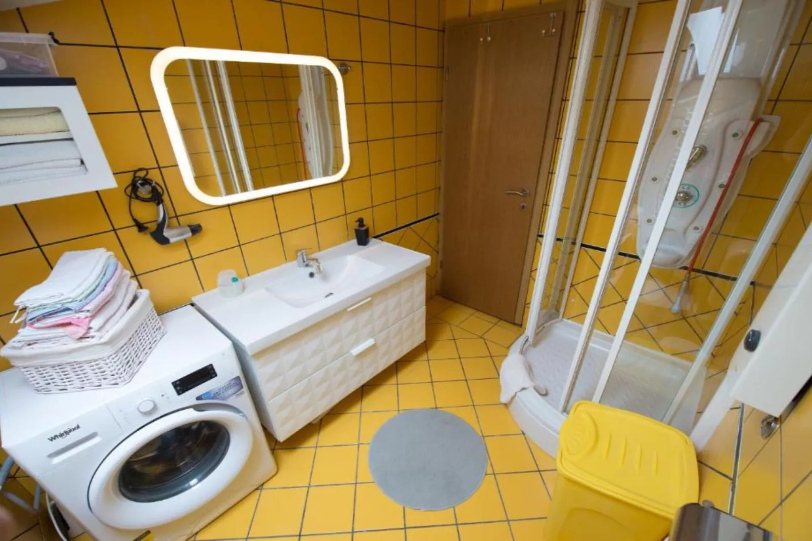 Two-Bedroom Apartment With Lake View-Badkamer