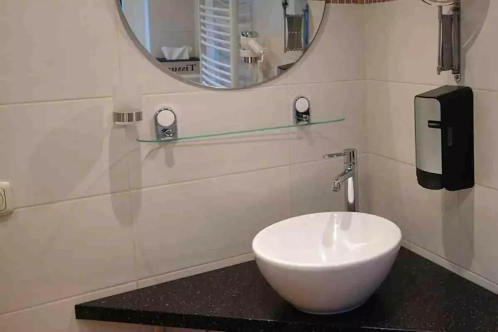 6 - Person Forest Pet & Family Bungalow-Badkamer