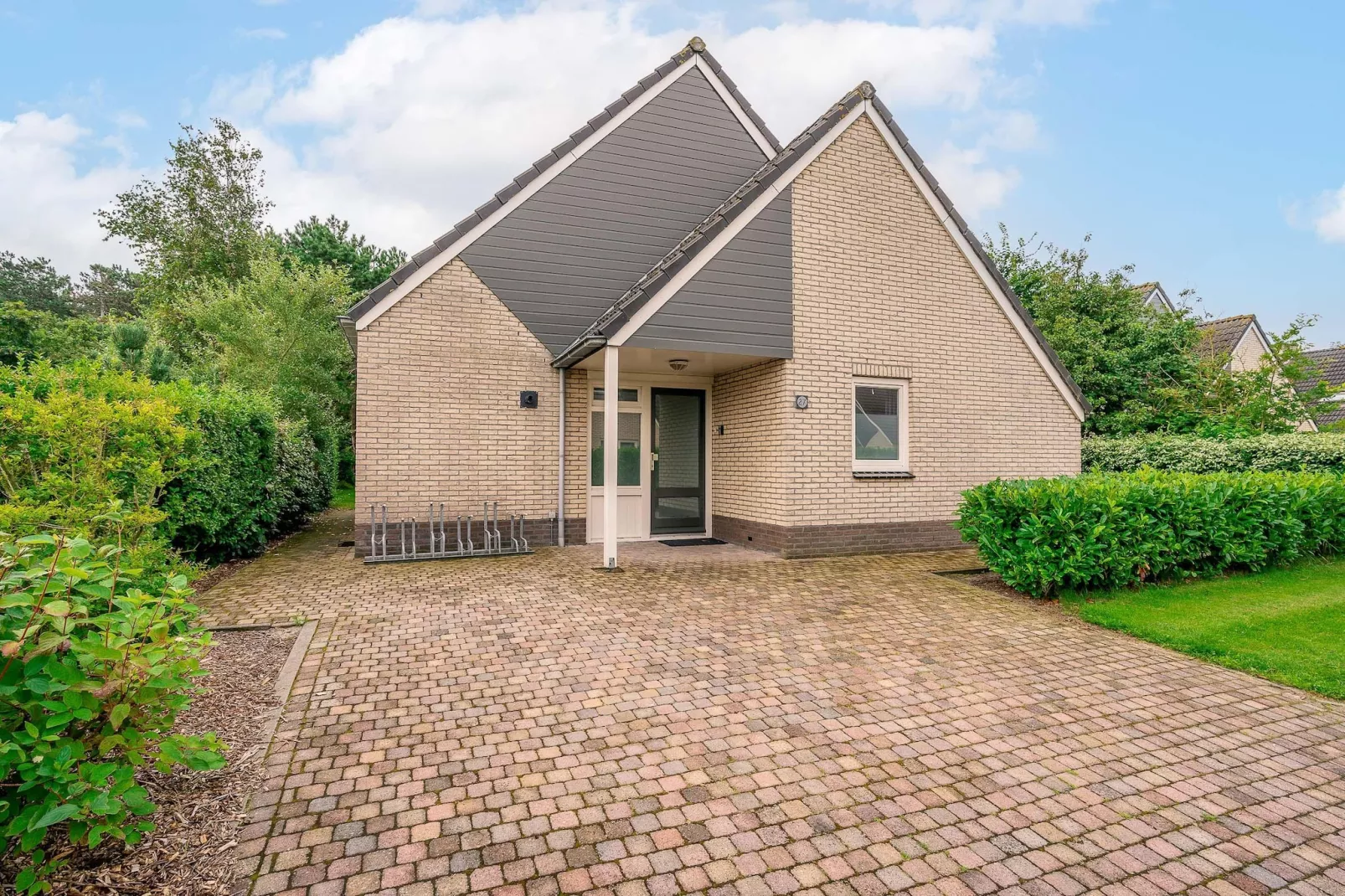 Kamperfoelie 27-Buitenkant zomer