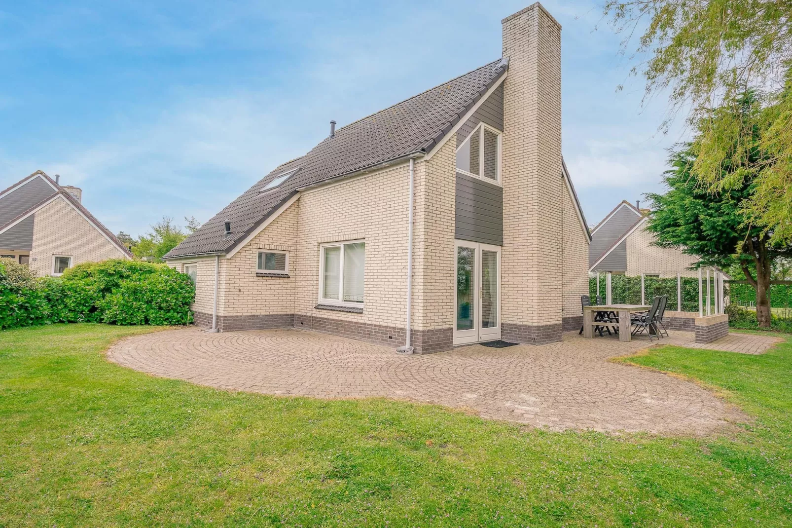 Kamperfoelie 47-Buitenkant zomer