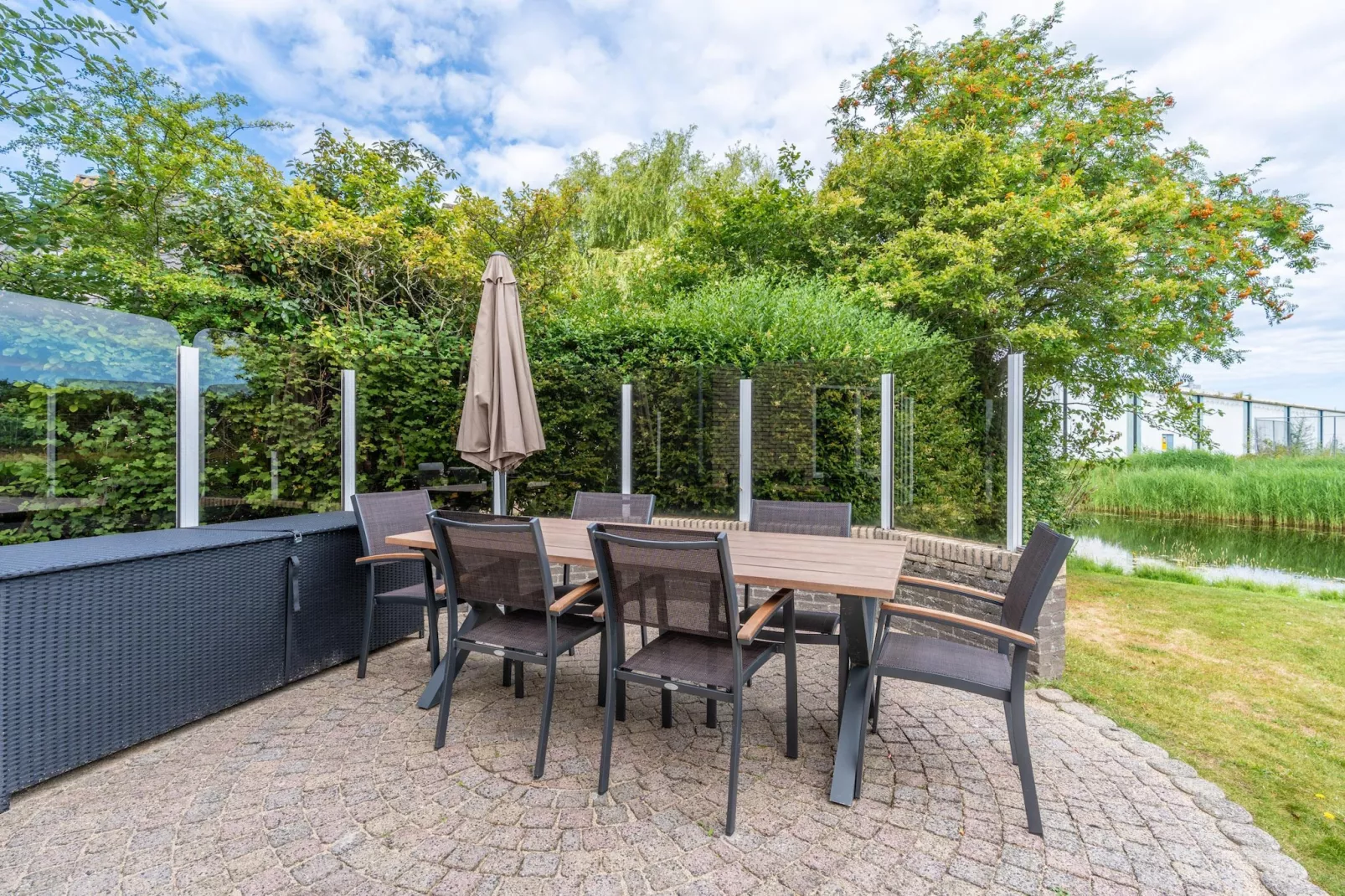 Kamperfoelie 51-Terrasbalkon