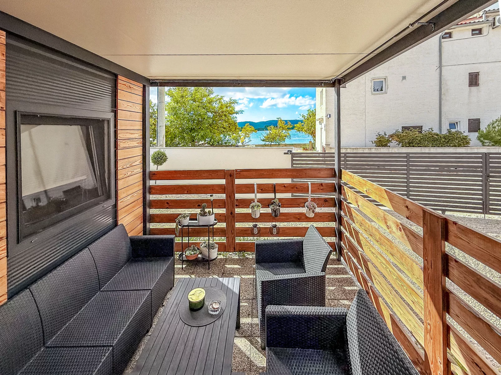 Hosekra Hišica-Buiten