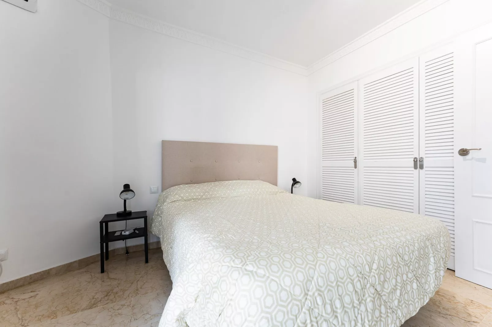 CT 350 - Faro's Marbella Beachapartment for 2 - perfect beachconection-Slaapkamer