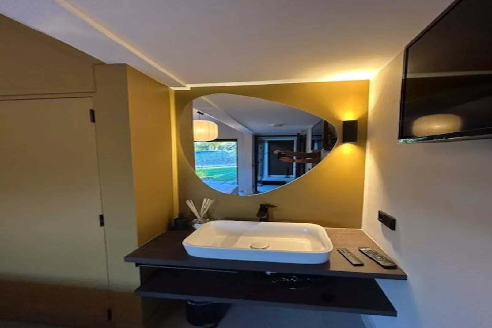 Sun (6p)-Image-tags.