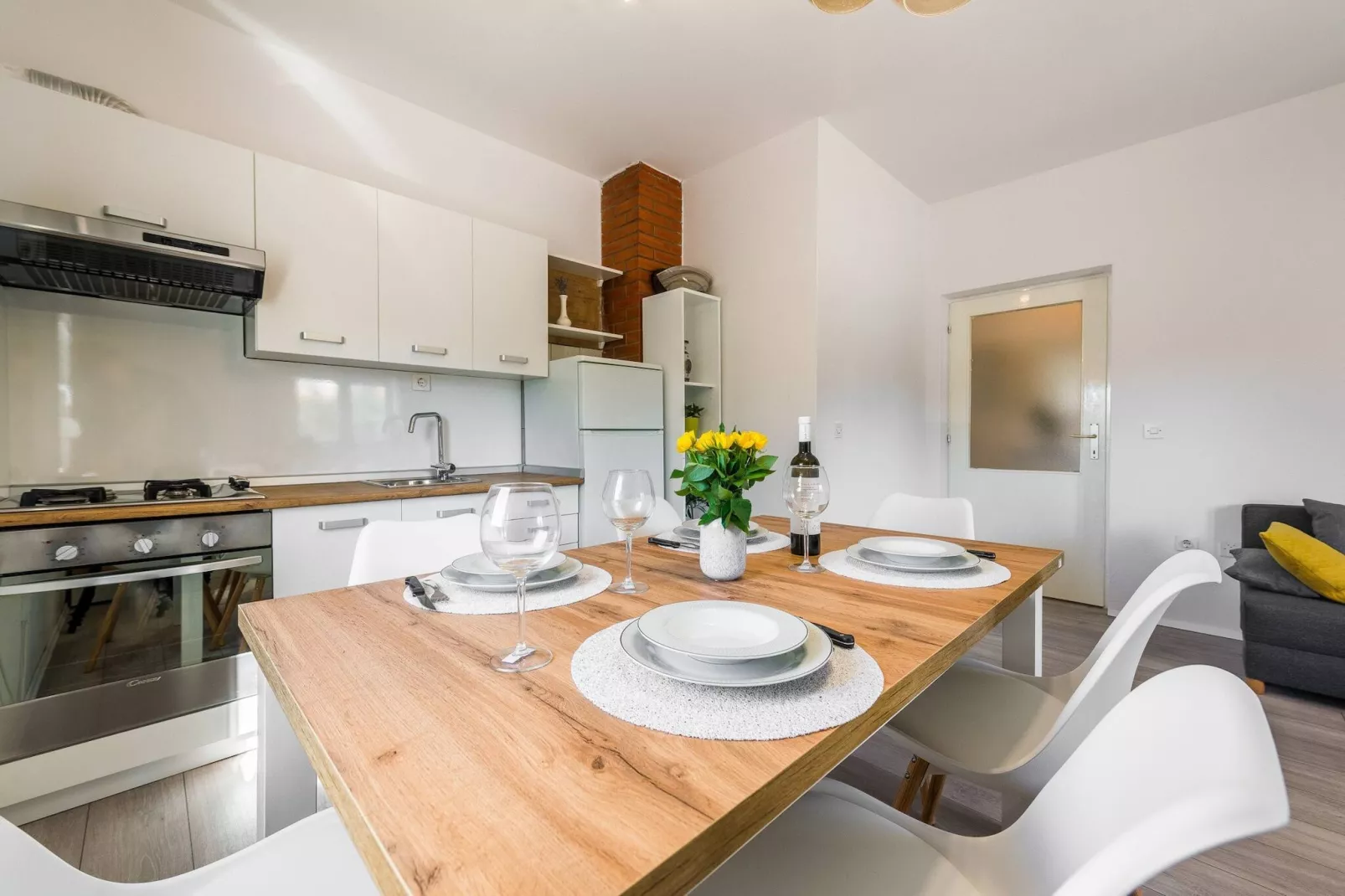 Holiday home Barba-Eetkamer