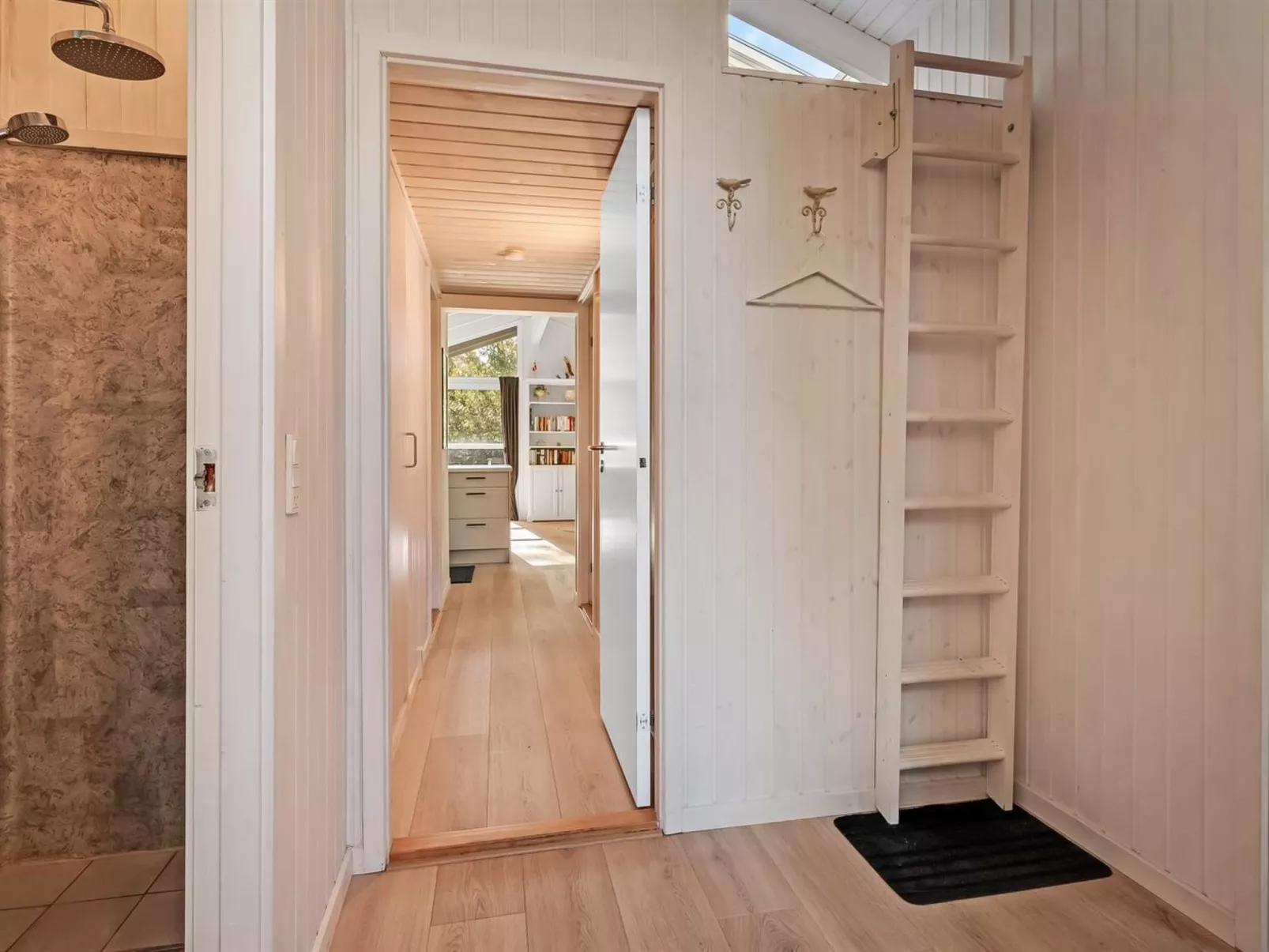 "Edvard" - 300m from the sea-Binnen