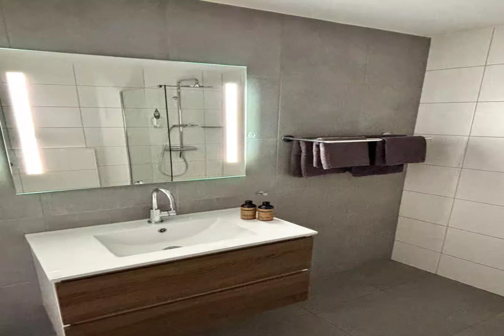 Plein 40 Lodge 24-Badkamer