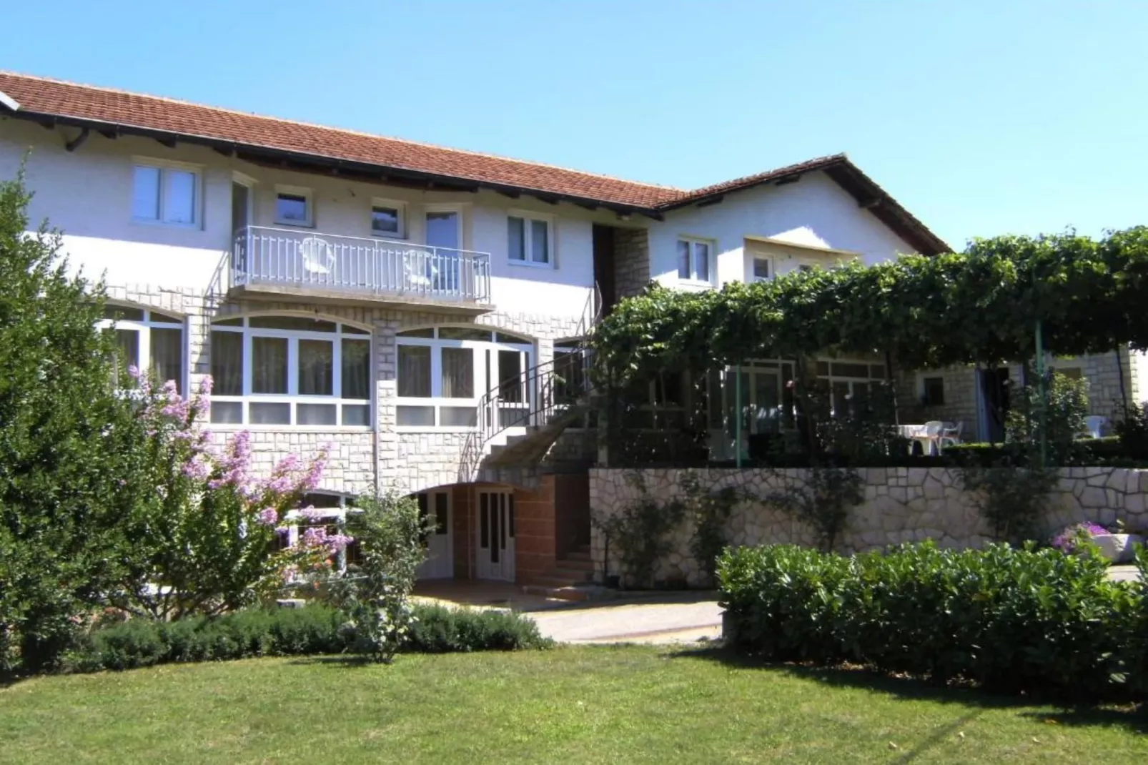 Elez Serenity Guesthouse - Triple room with Balcony-Buitenlucht