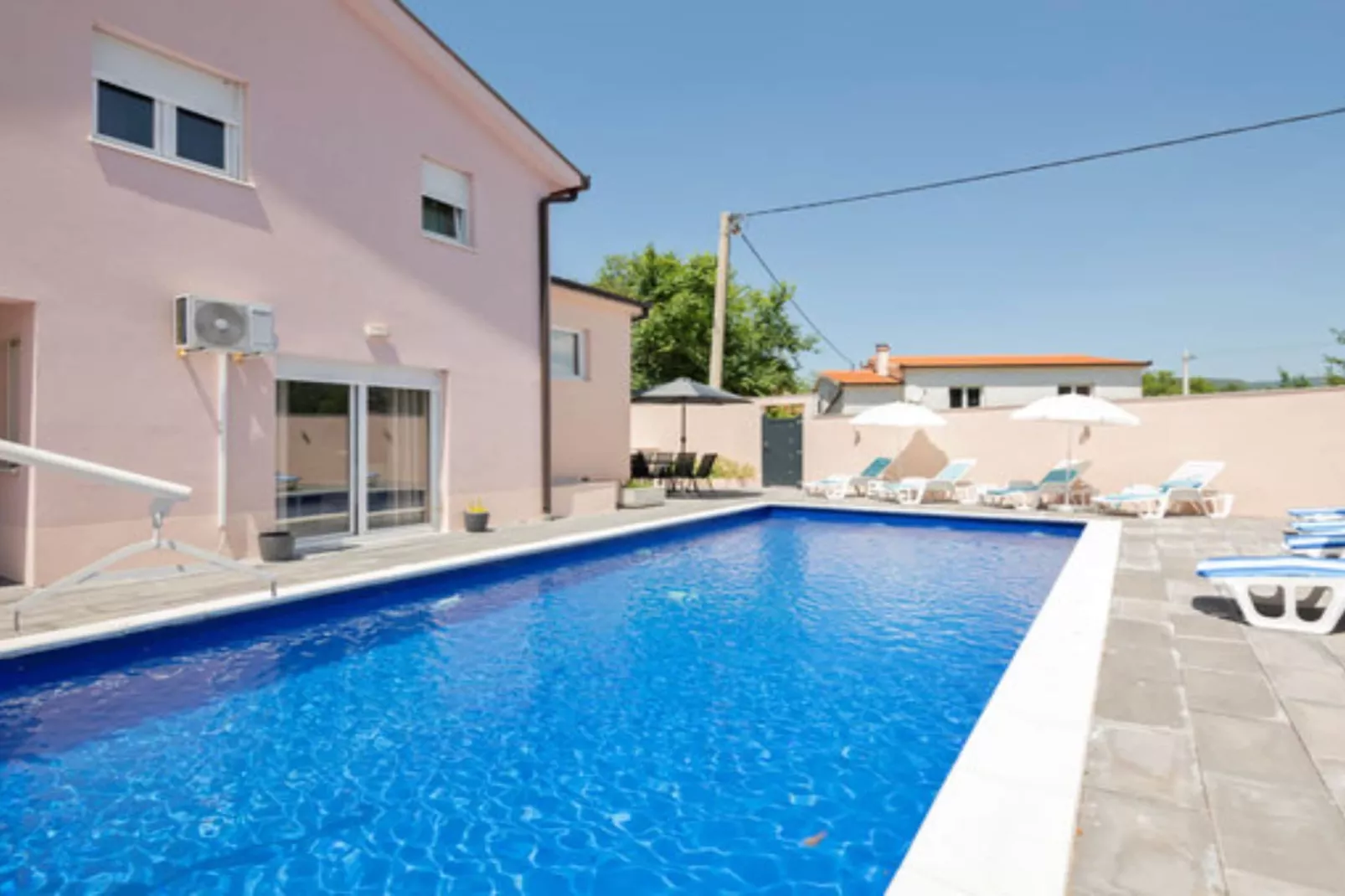 Charming Villa Nina with Pool - Four Bedroom Villa With Terrace and Swimming pool-Zwembad