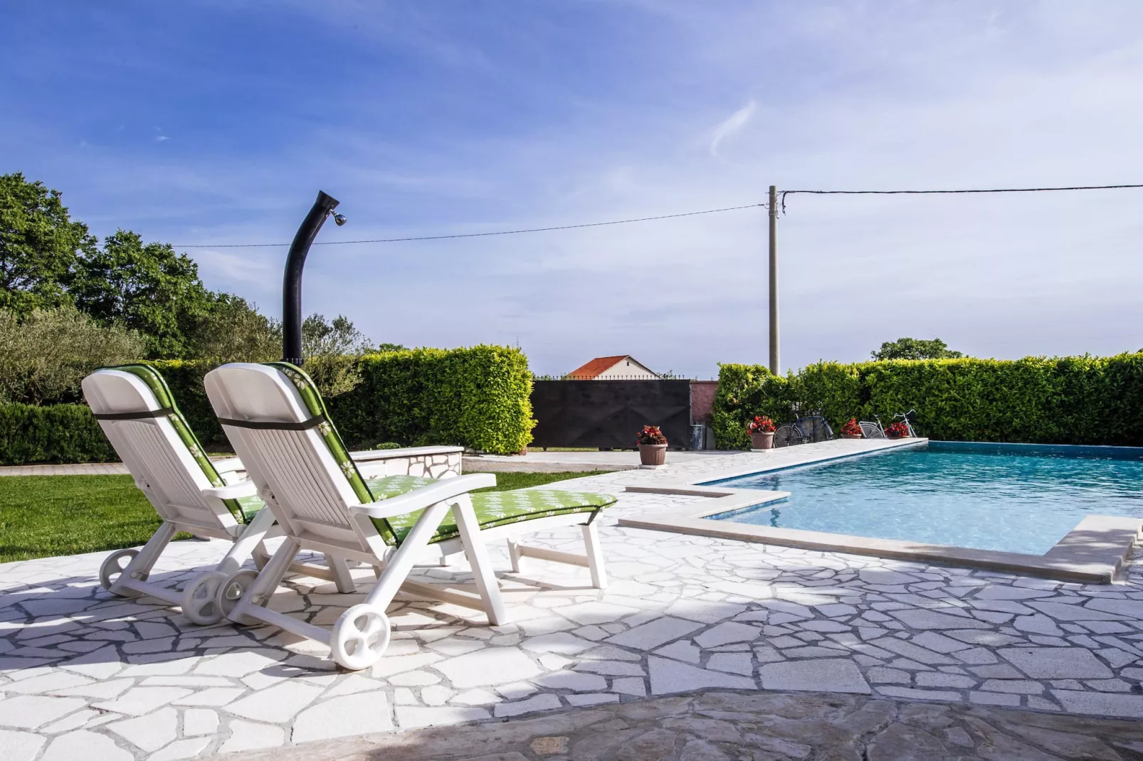 Authentic stone house Momo-Zwembad