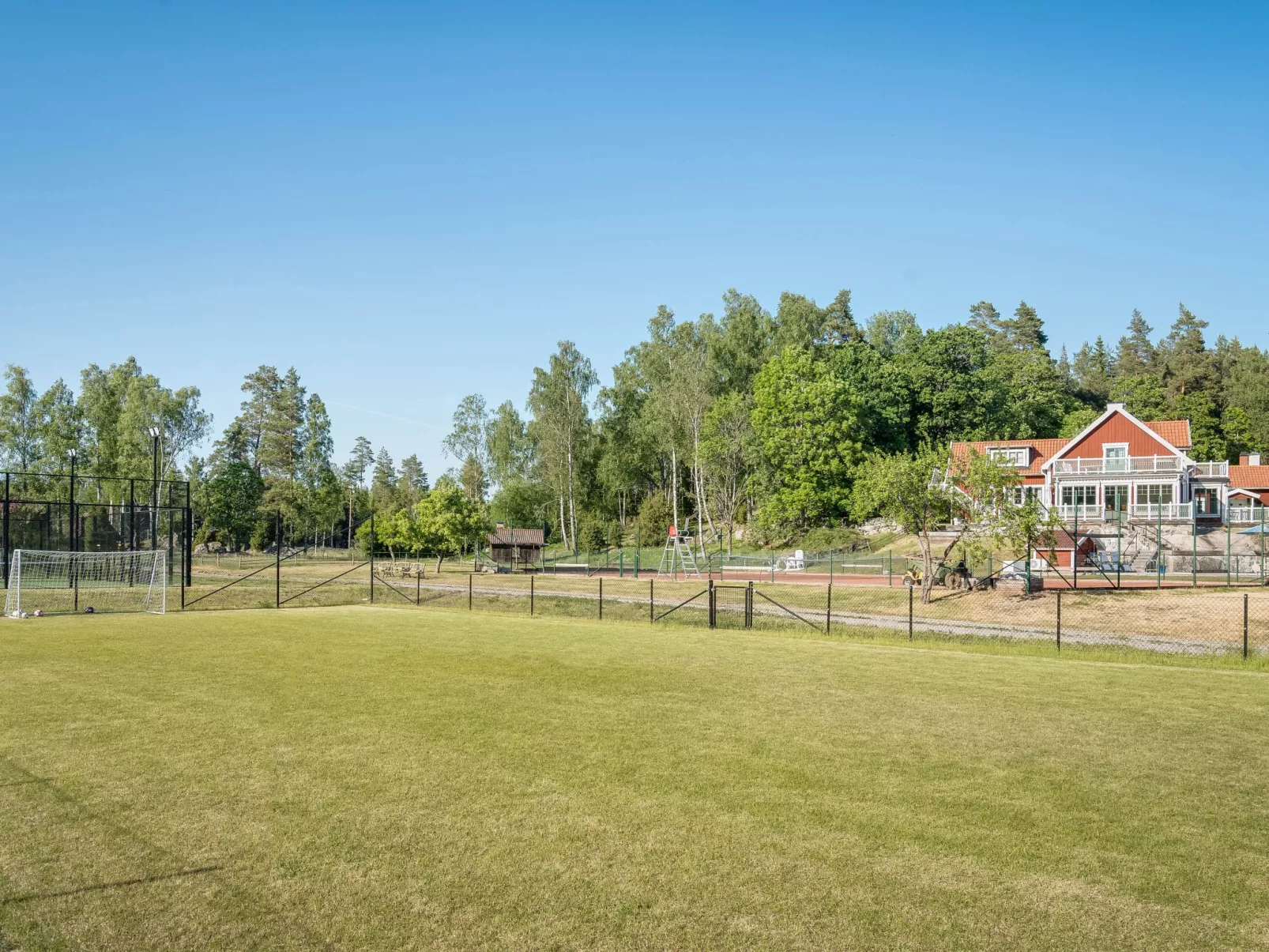 Skarpsätter Sportgård-Buiten