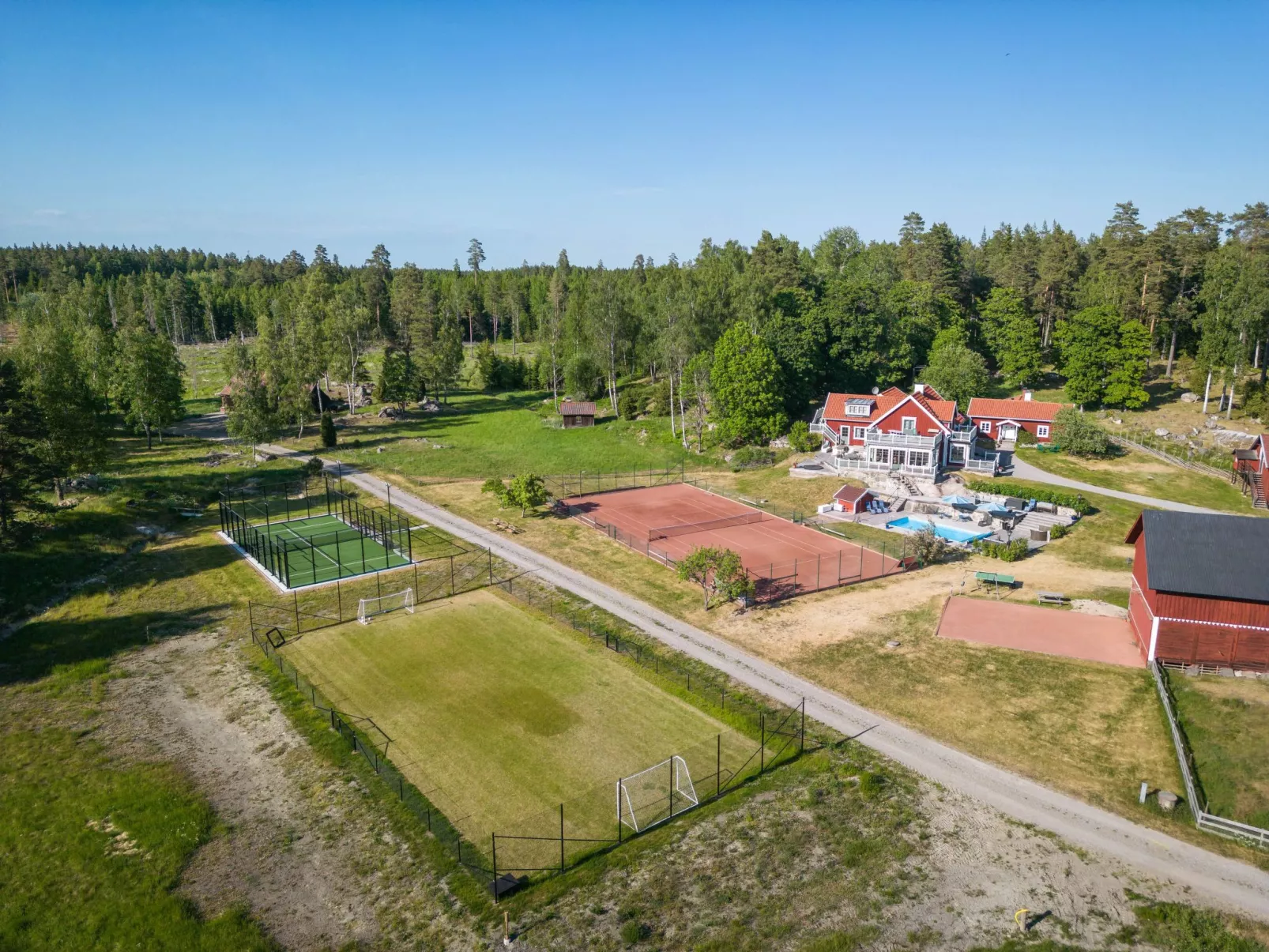 Skarpsätter Sportgård-Buiten