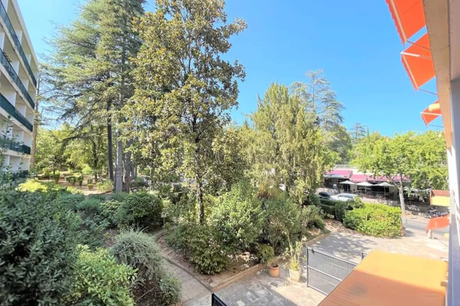 Résidence Flore-Niet-getagd